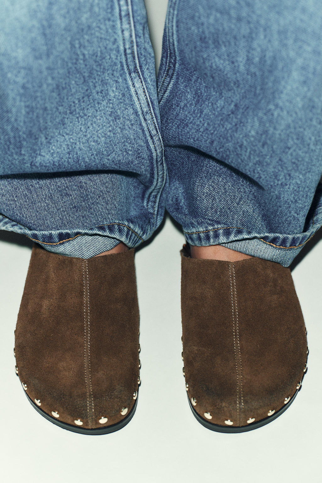 LEATHER CLOGS WITH STUDS - Zara фото 3