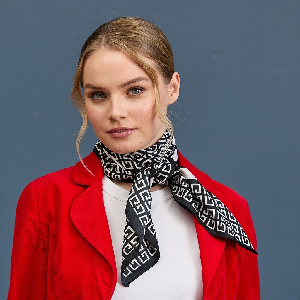 Платок с принтом G (черно-белый), 90х90 - Мастерская ПОКРОВ фото 5