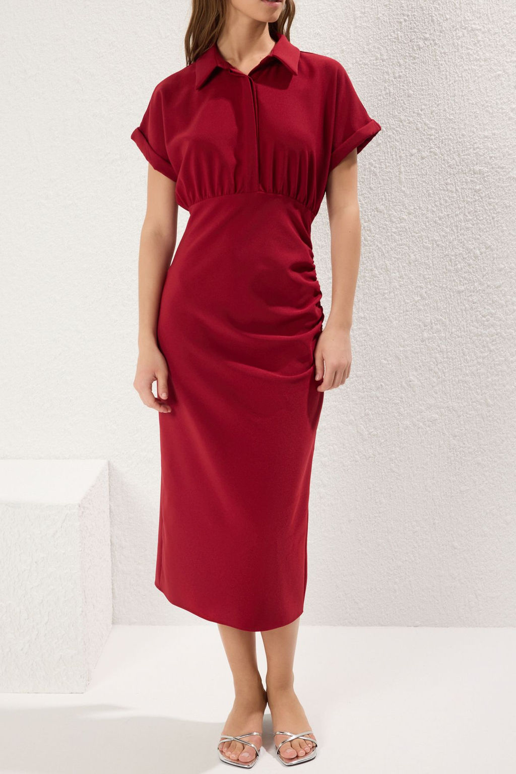 TRENDYOLMILLA Bordo Duz Vucuda Oturan Gomlek Yakal? Midi Dokuma Elbise TWOSS25EL00253 фото 4