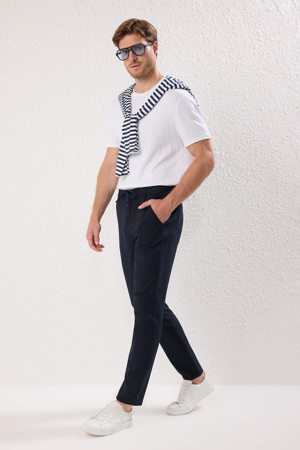 Lacivert Slim Fit Beli Baglama Detayl? Lastikli Kumas Dokuma Pantolon TMNAW25PL00027