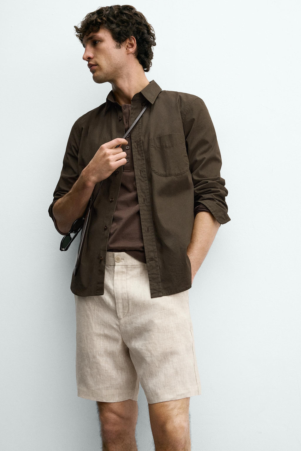 BERMUDA REGULAR FIT 100% LINO / Beige claro