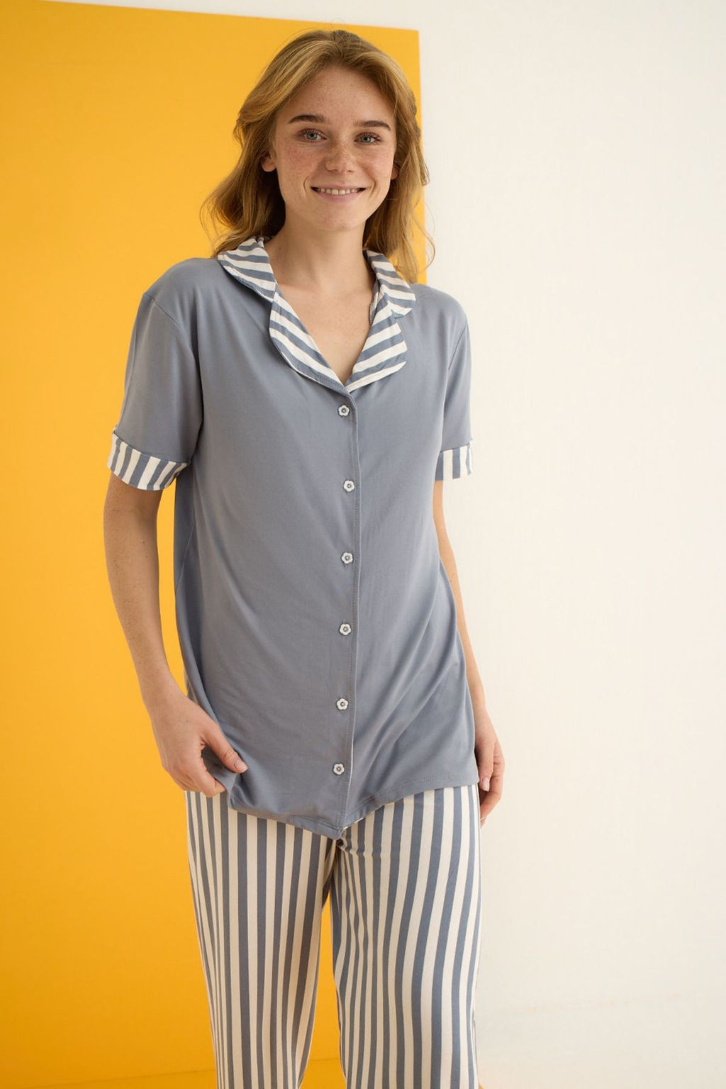 Trendyolmilla Ekru Y?ld?z Desenli Gomlek Yaka Yumusak Tuse Orme Pijama Tak?m? THMSS25PT00412 фото 3