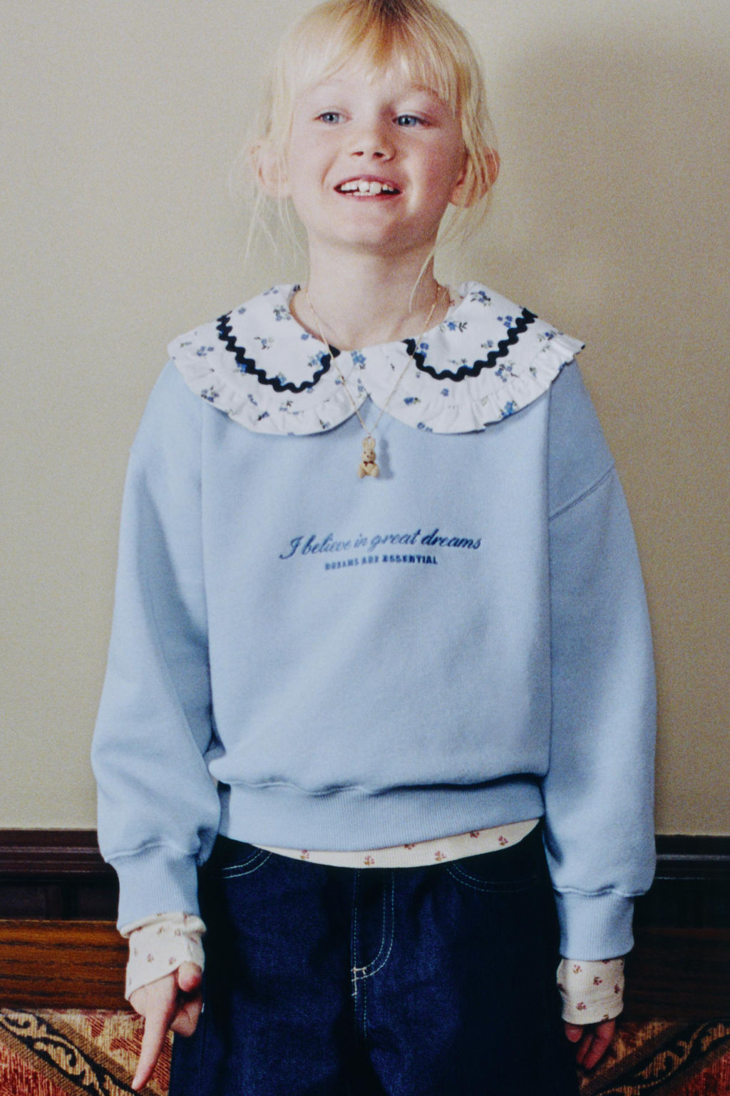 PETER PAN COLLAR SWEATSHIRT WITH SCALLOPED TRIM AND EMBROIDERED SLOGAN - Zara фото 6