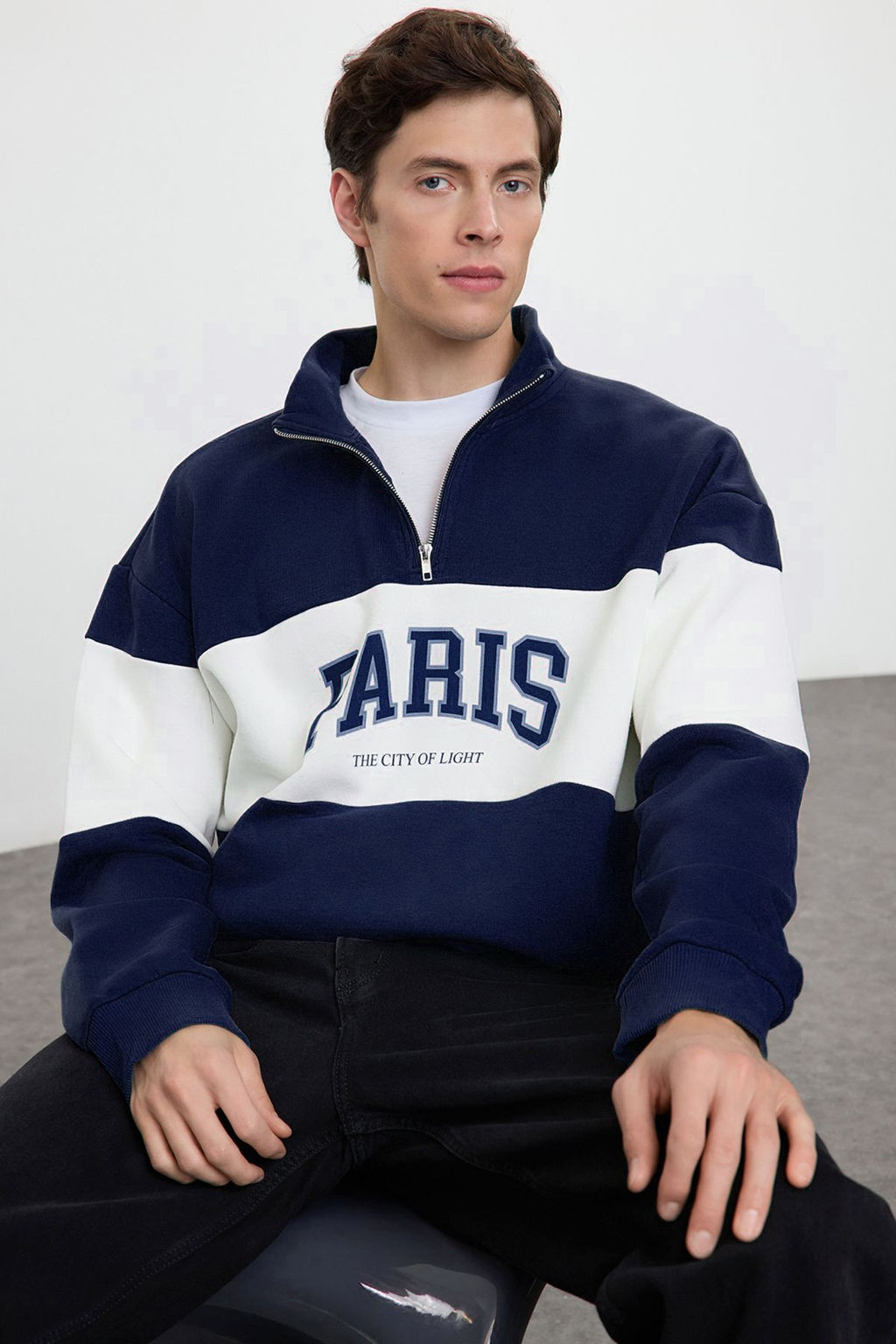 TRENDYOL MAN Zumrut Yesili Oversize/Genis City Bask?l? Renk Bloklu Dik Yaka Fermuarl? Sweatshirt TMNAW25SW00104