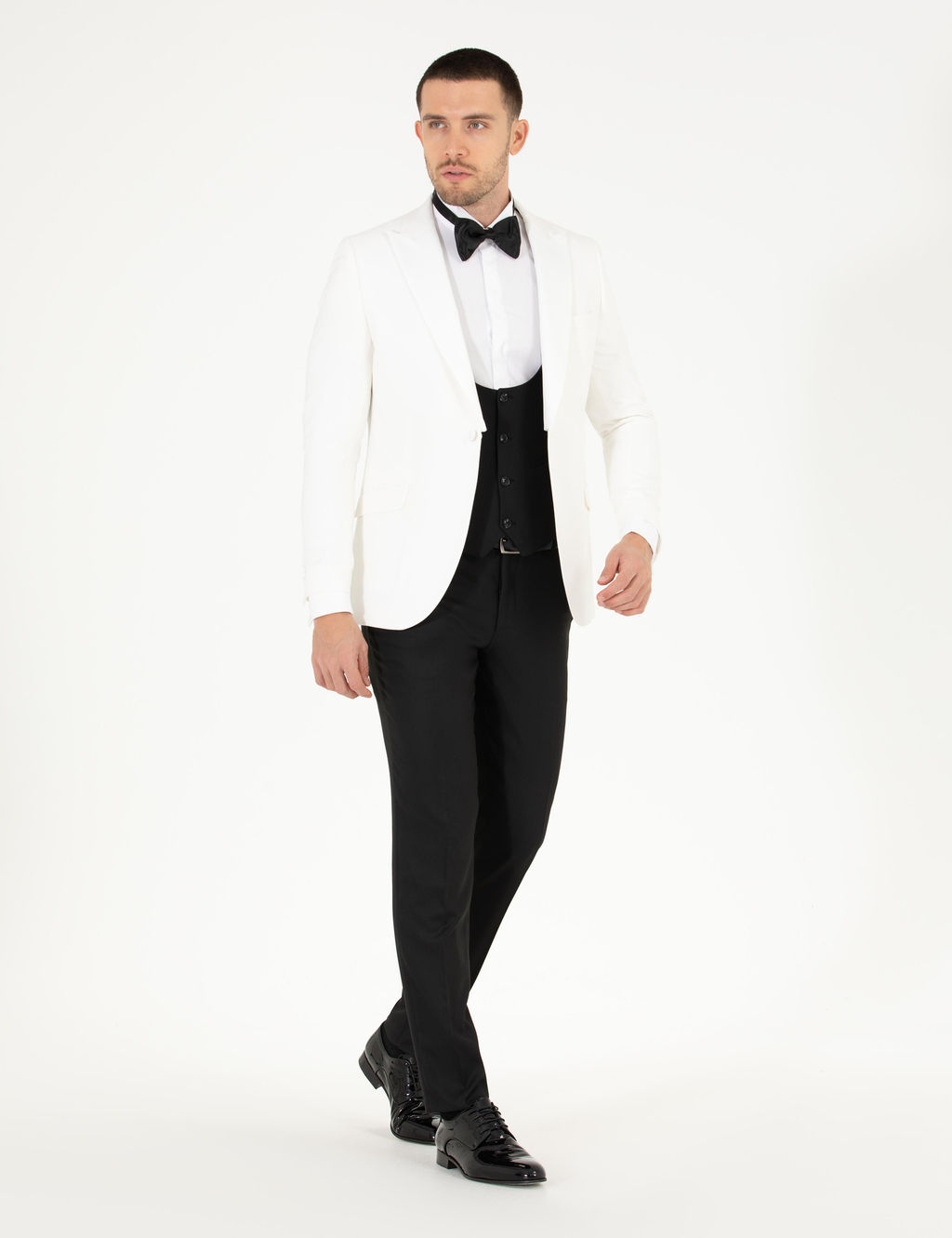 Смокинг Pierre Cardin Ex Slim Fit с жилетом белый