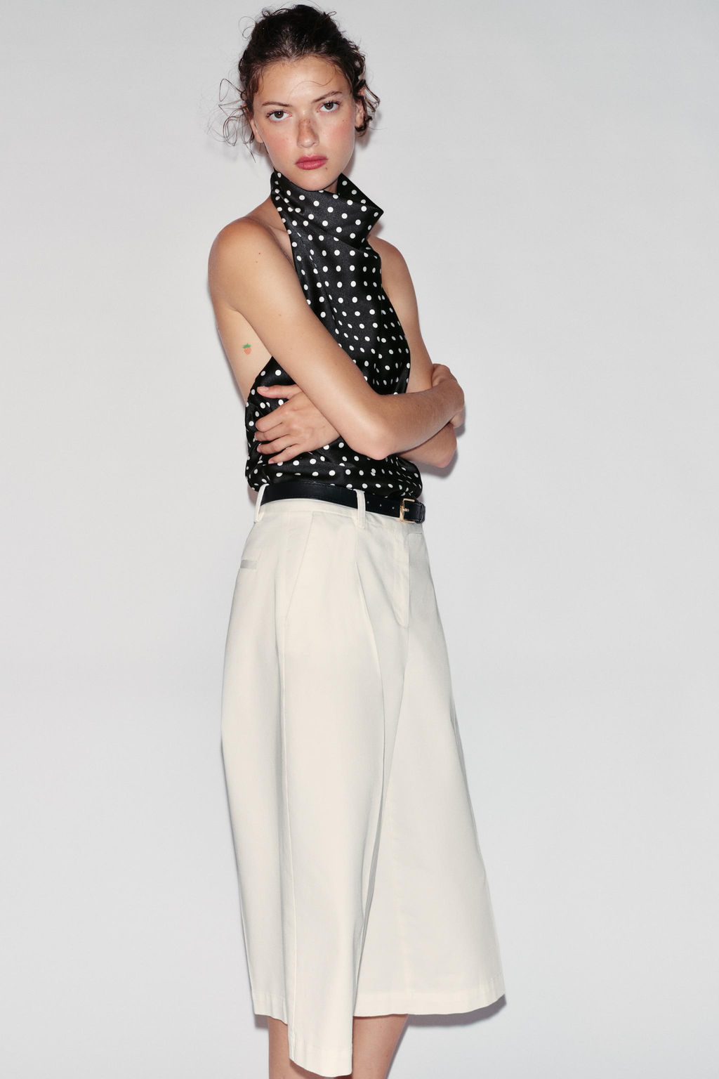 TOP HALTER SATINADO / Negro / Blanco - Zara фото 5