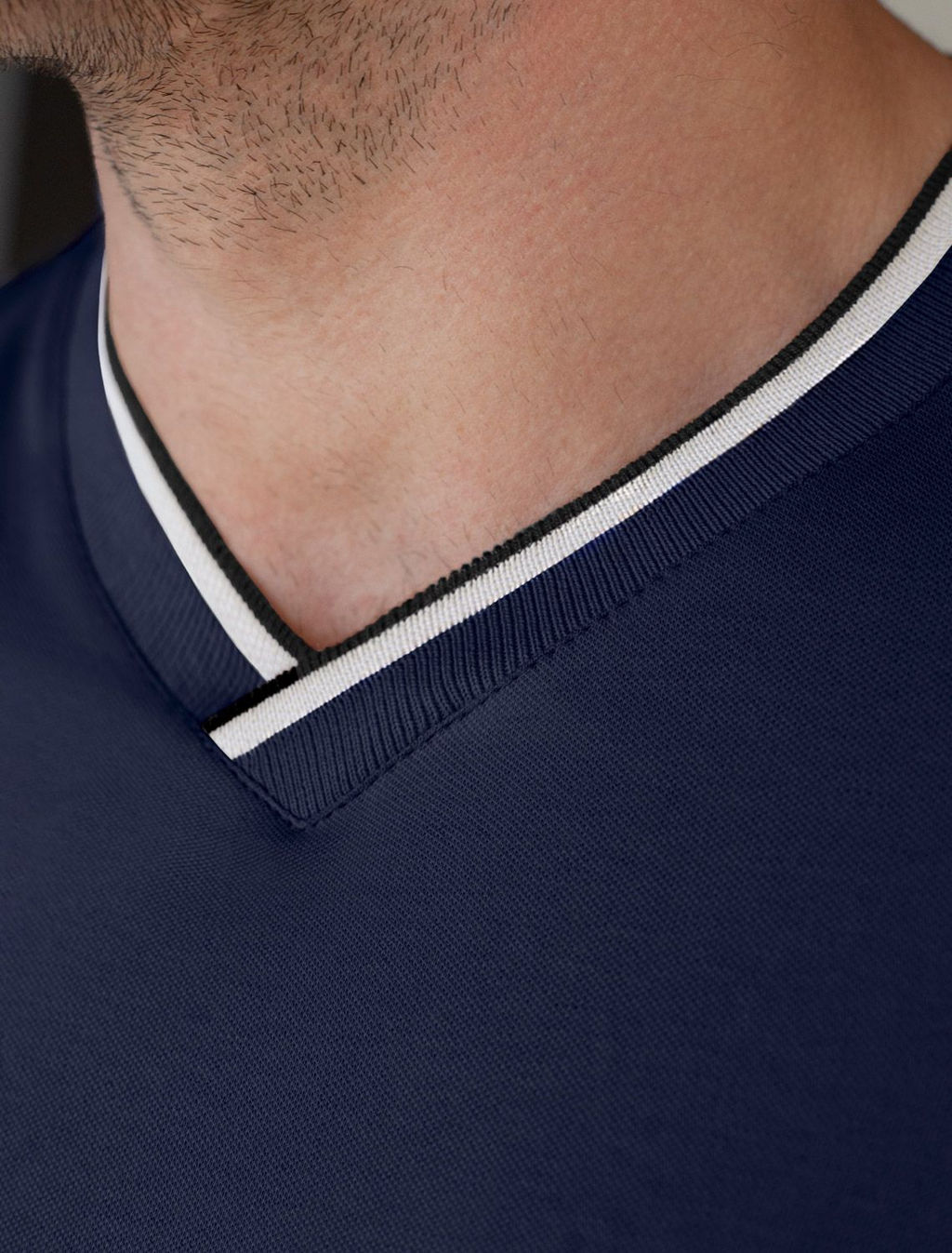 Футболка с V-вырезом из премиального хлопка с эластаном - Vilatte фото 2