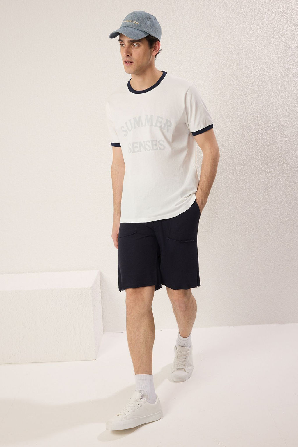 TRENDYOL MAN Lacivert Regular/Normal Kesim Dikis Detayl? Cepli Kal?n Sort TMNSS25SR00052