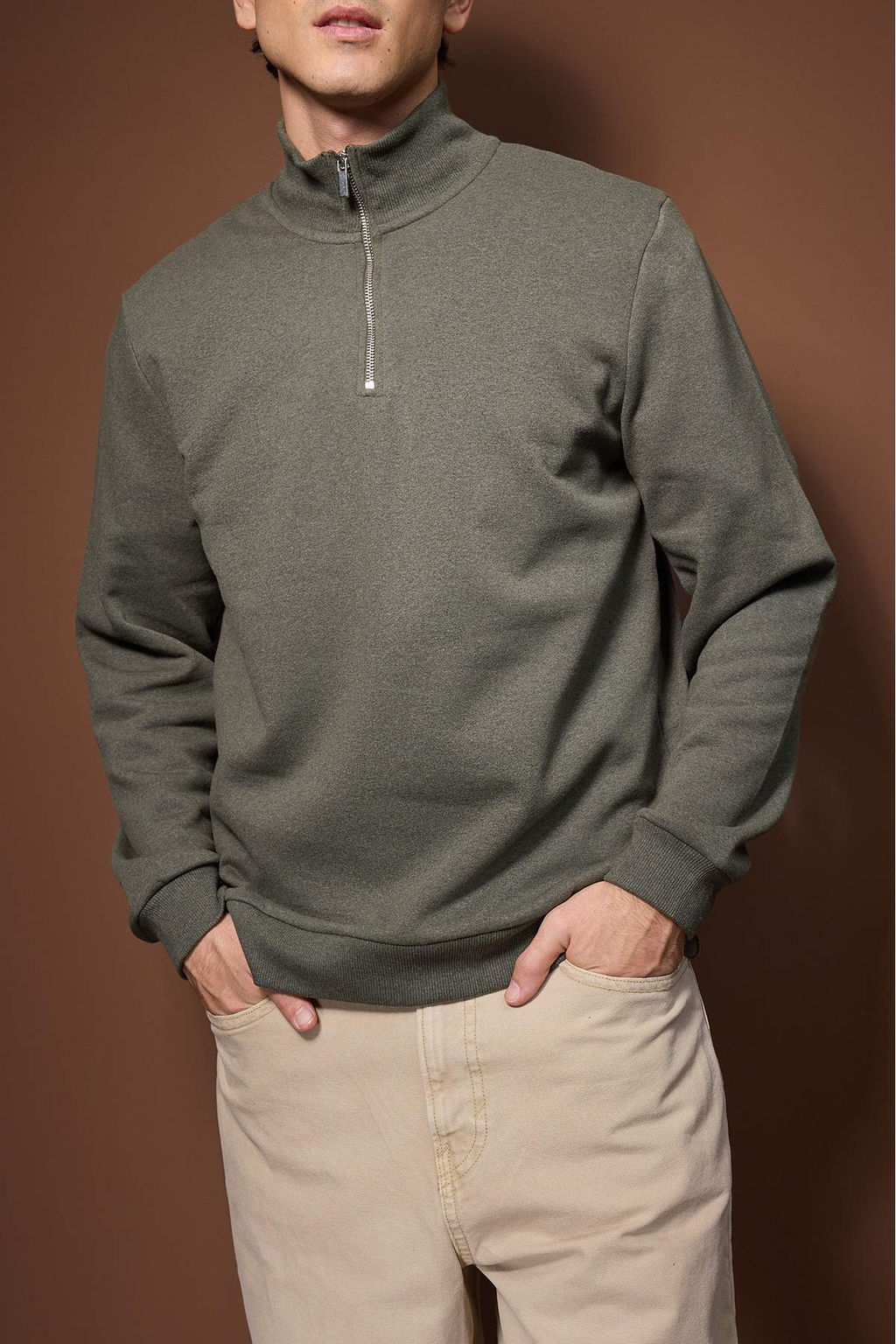 Haki Regular/Normal Kesim Dik Yaka Kal?n Ici Polarl? Sweatshirt TMNAW26SW00021