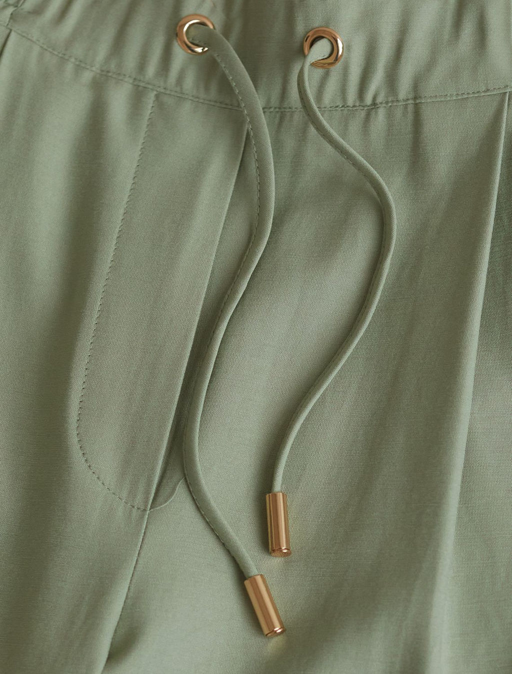 Брюки бананы с поясом на резинке из плотного лиоцелла