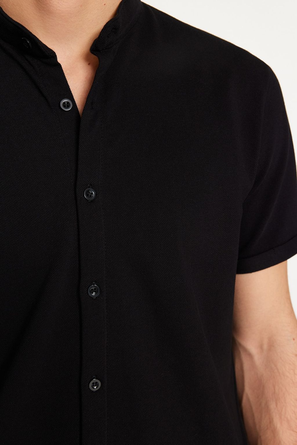 TRENDYOL MAN Siyah Slim Fit Hakim Yaka K?sa Kollu Orme Pike Yazl?k Gomlek TMNSS22GO0025 - Trendyolmilla фото 5