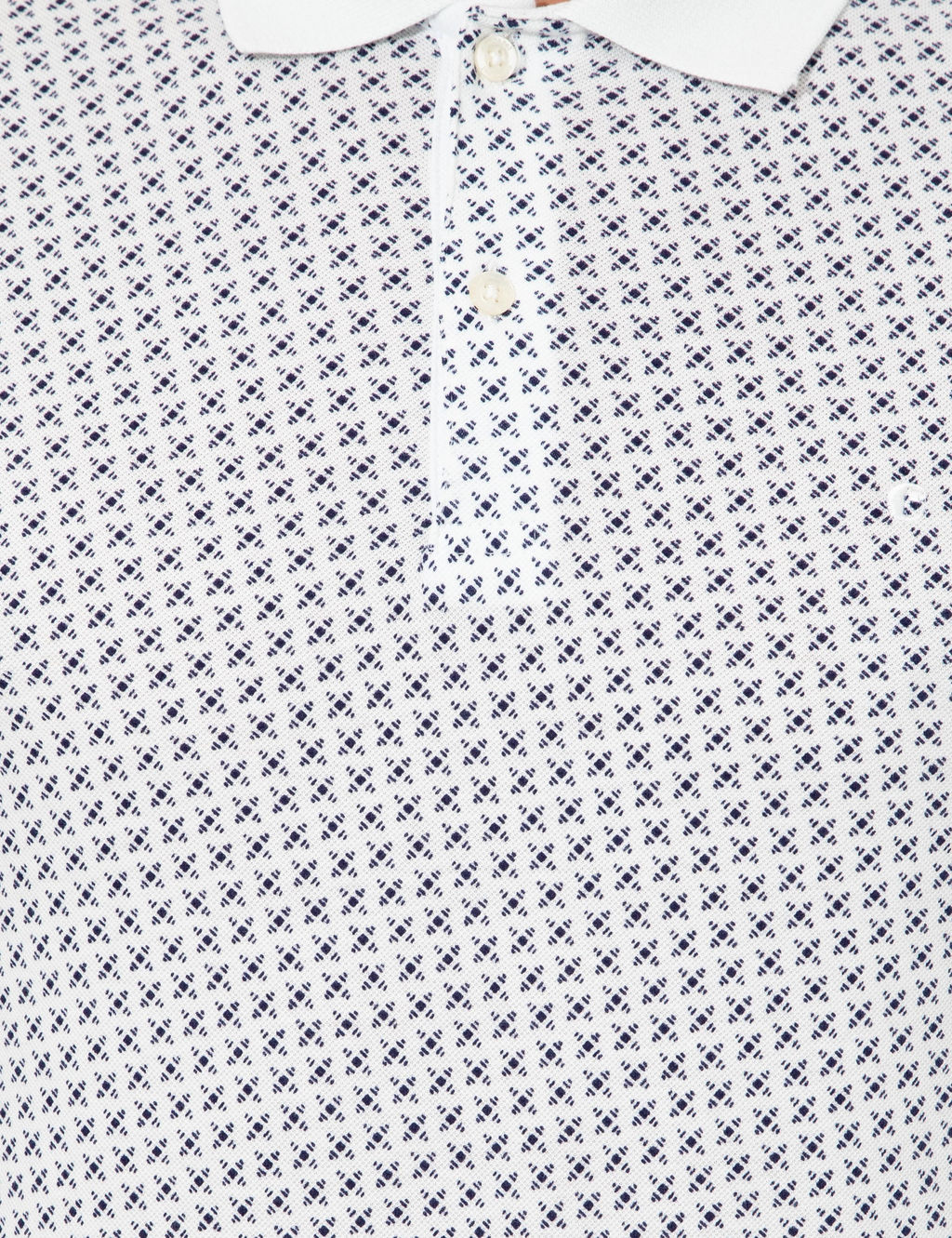 Белая футболка с воротником-поло