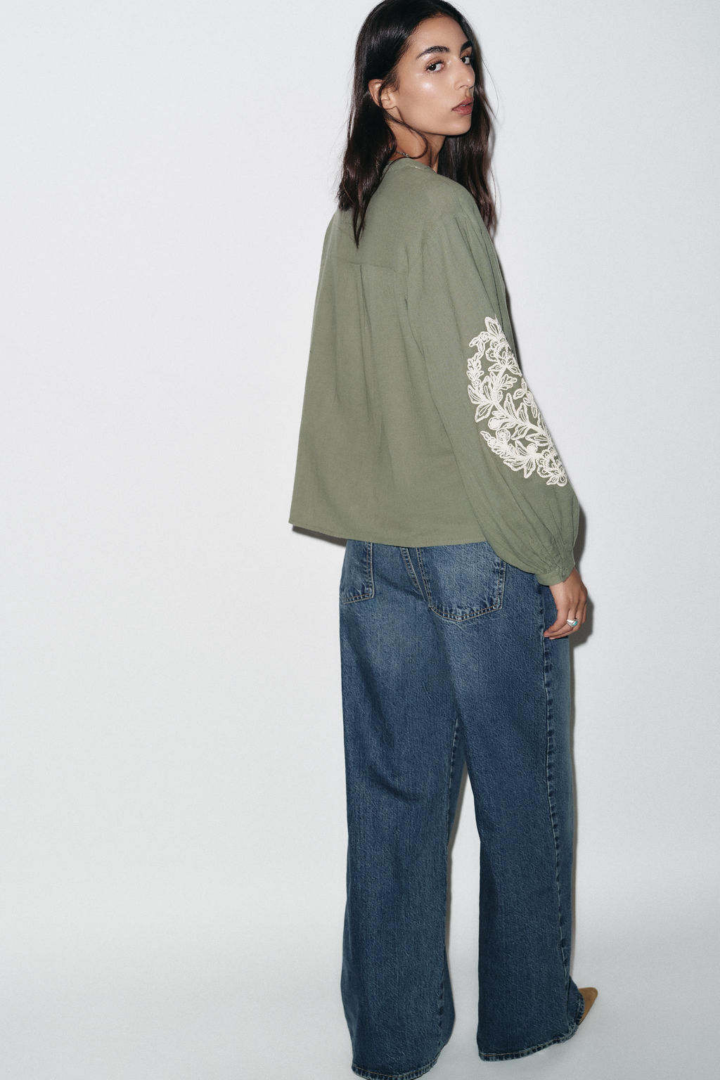 CONTRAST EMBROIDERY BLOUSE - Zara фото 3
