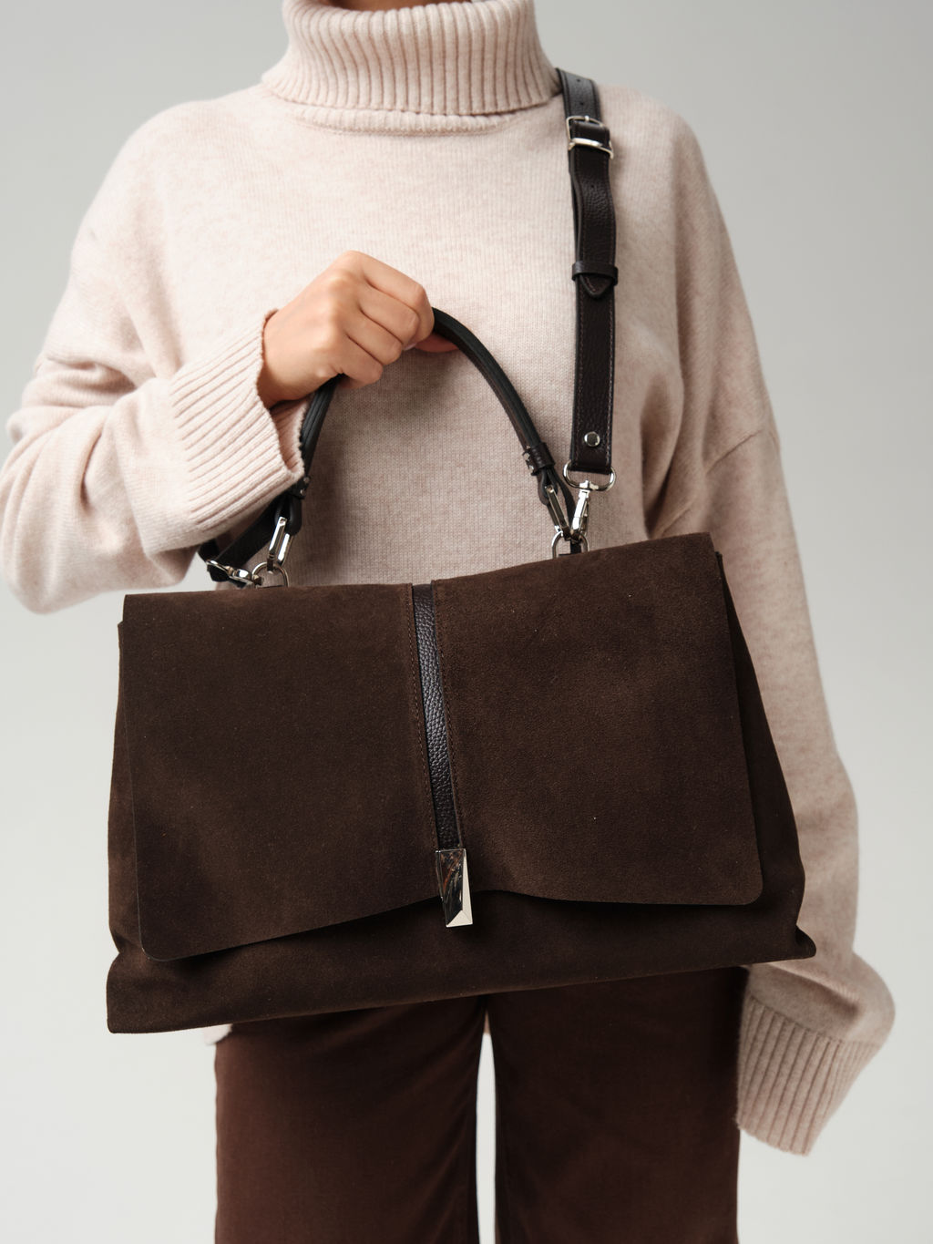 Замшевая сумка сэтчел Colette DBR 31349 черный каштан  фото 4