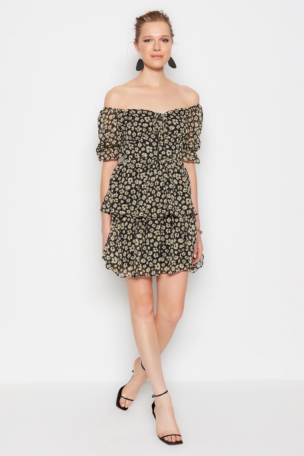 Siyah Cicekli Etegi Volanl? Skater/Belden Ac?lan Sifon Mini Astarl? Dokuma Elbise TWOSS22EL2772