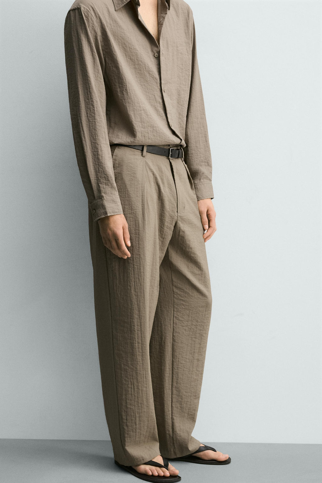 PANTAL?N FLUIDO RELAXED FIT EFECTO ARRUGADO / Beige - Zara фото 5