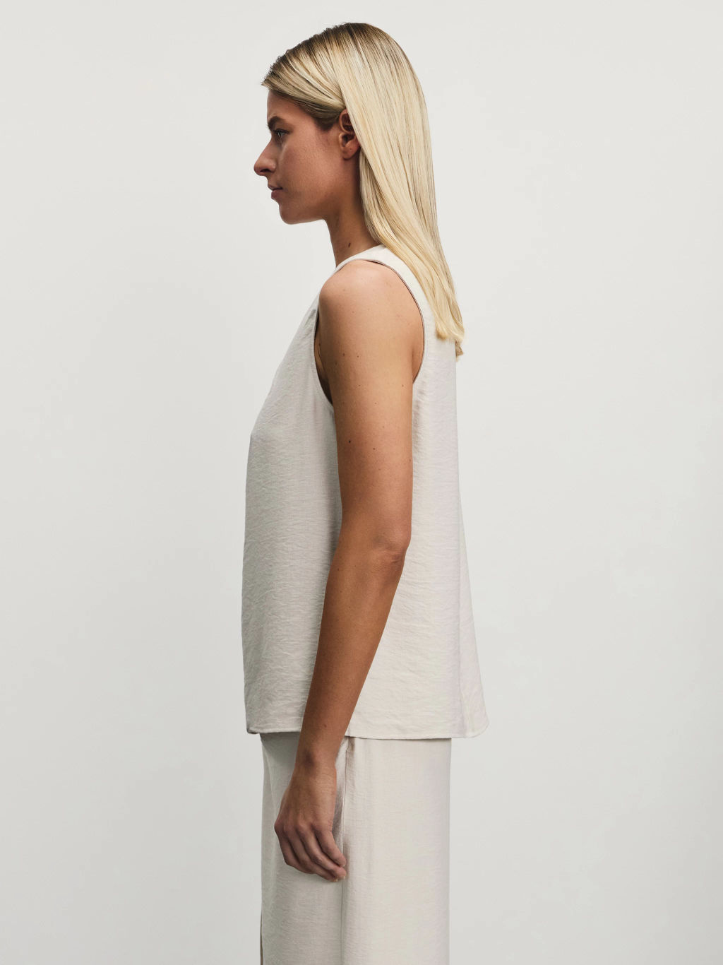 Блузка-топ с декоративной брошью из вискозы / Zarina  фото 4