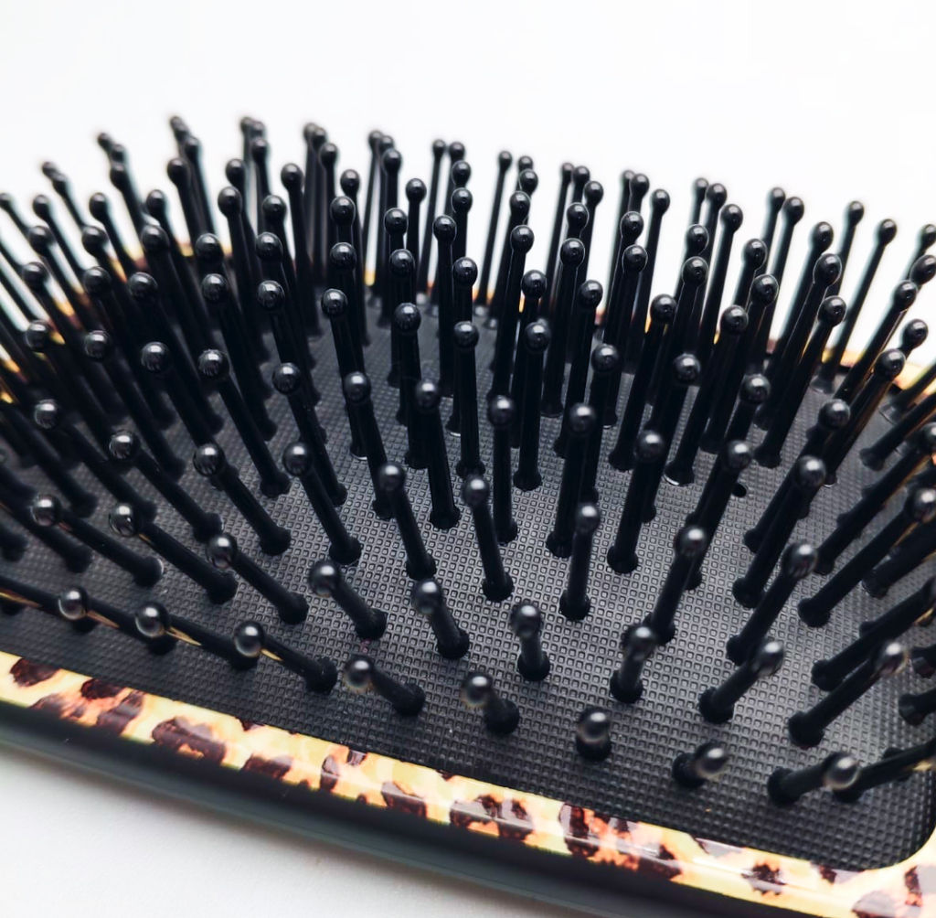 Solinberg Расческа массажная 338-69087L, пластиковая, пластиковые штифты, L 220 мм, леопард