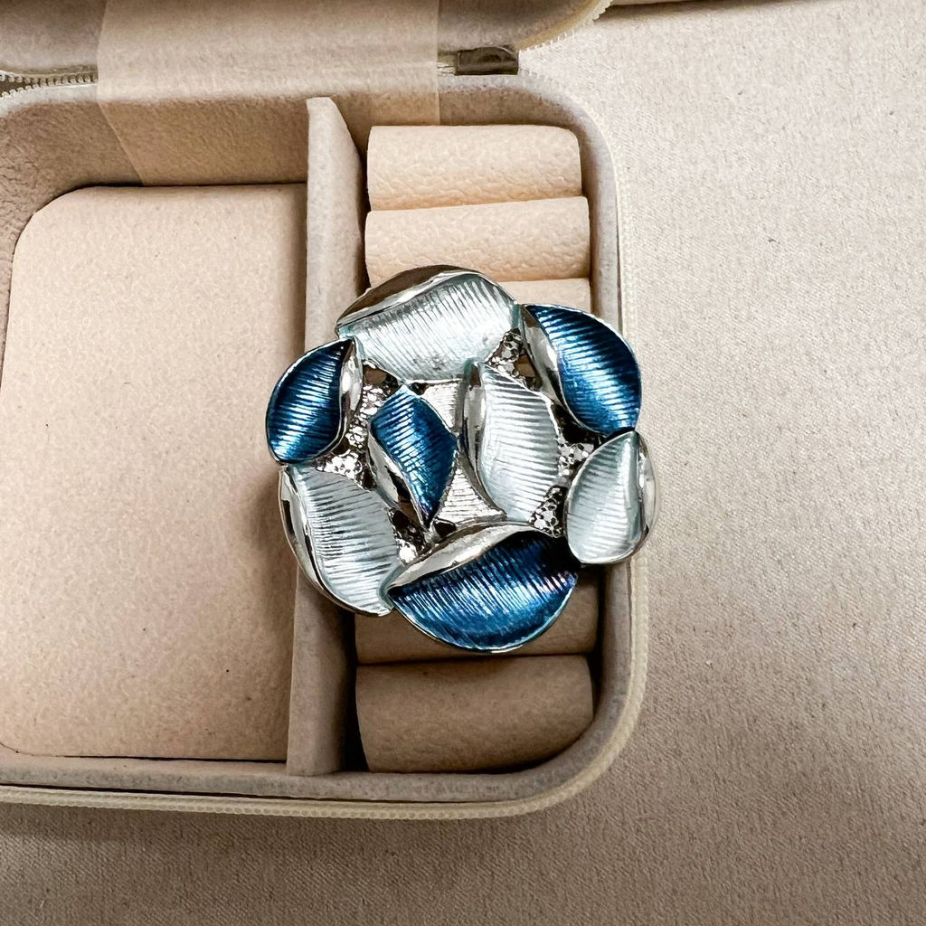 61937350 Брошь на магните