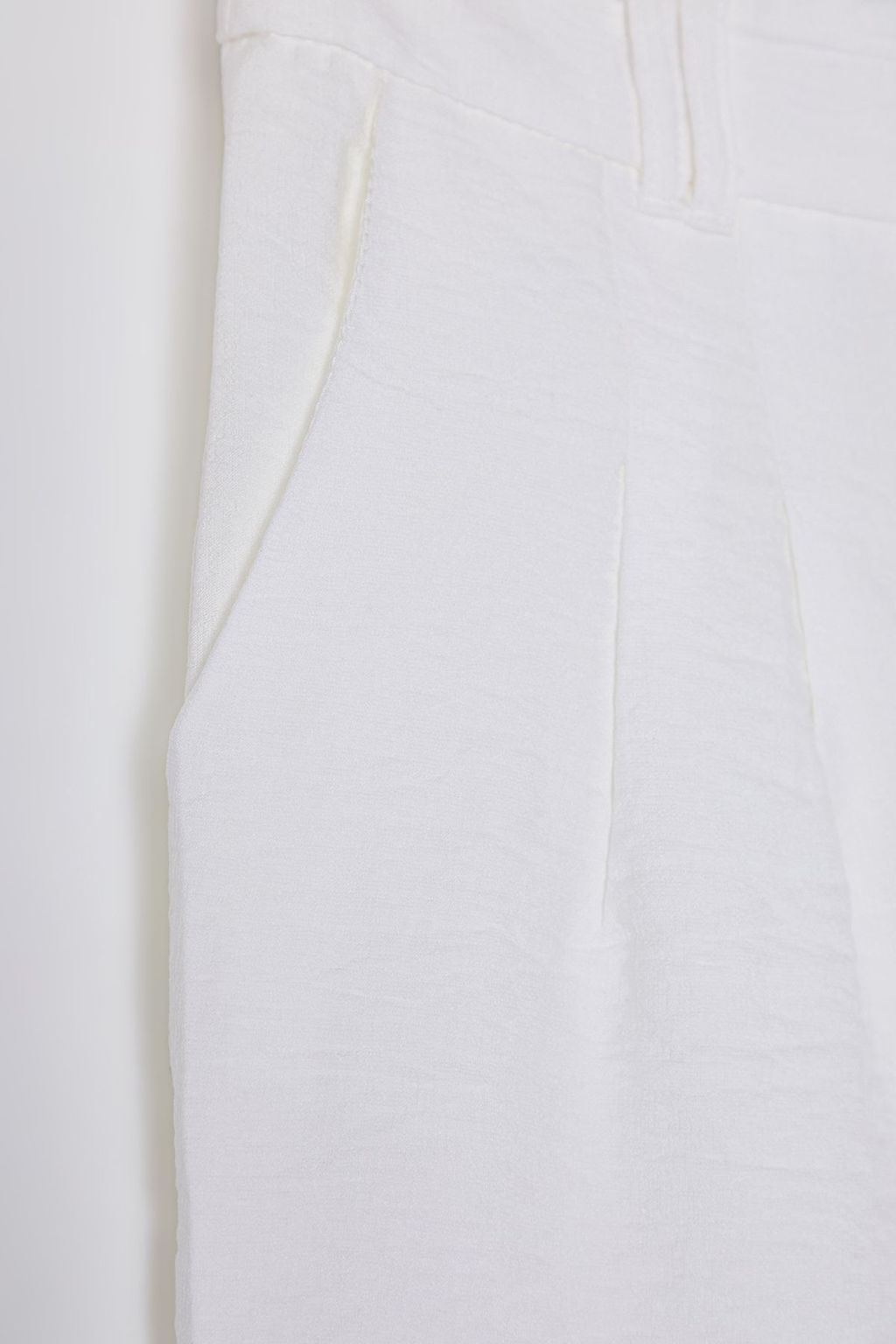 TRENDYOLMILLA Beyaz Pacas? K?v?rmal? Dokuma Sort TWOSS21SR0146  фото 7