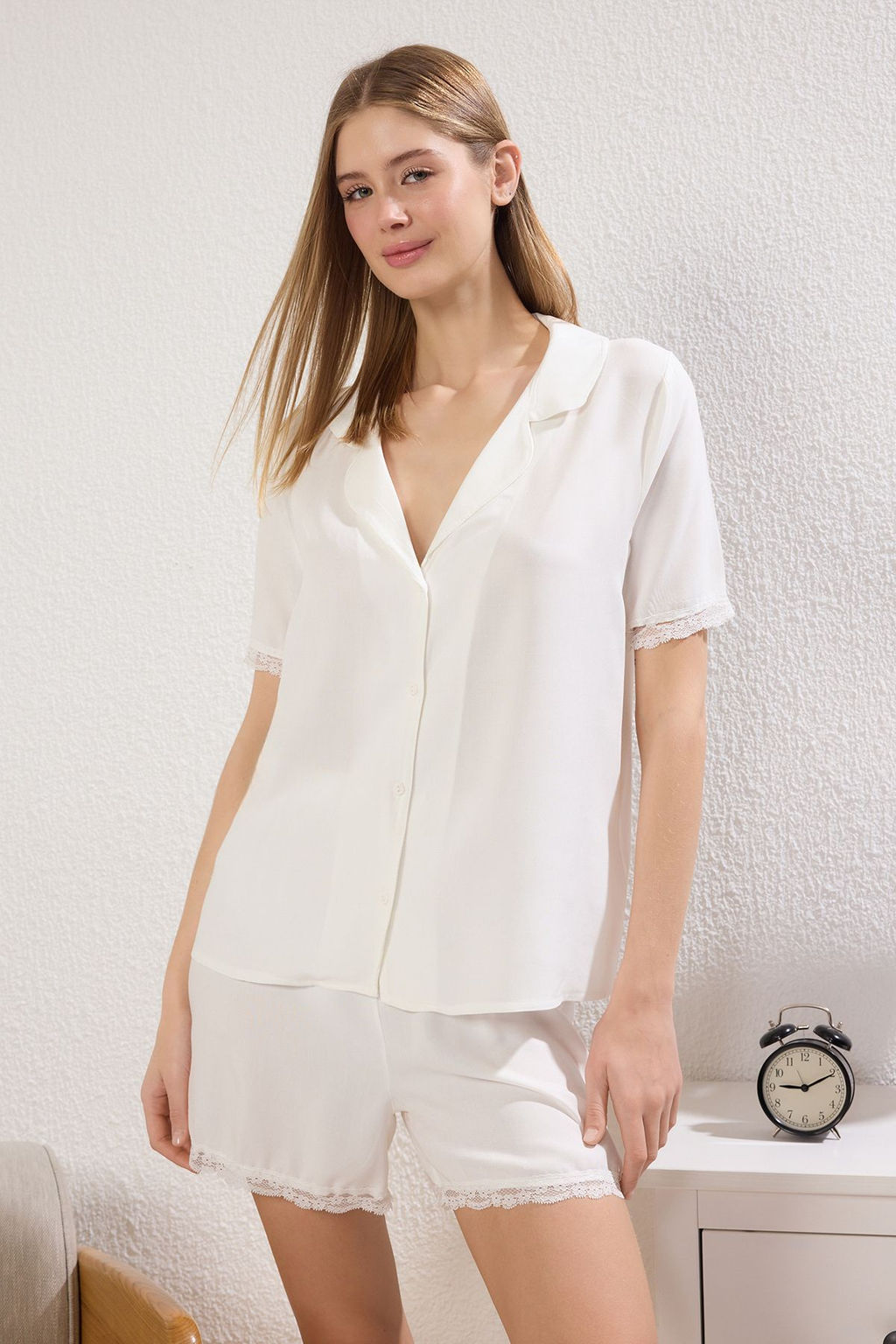 Trendyolmilla Siyah Dantelli Viskon Sortlu Dokuma Pijama Tak?m? THMSS24PT00181  фото 2