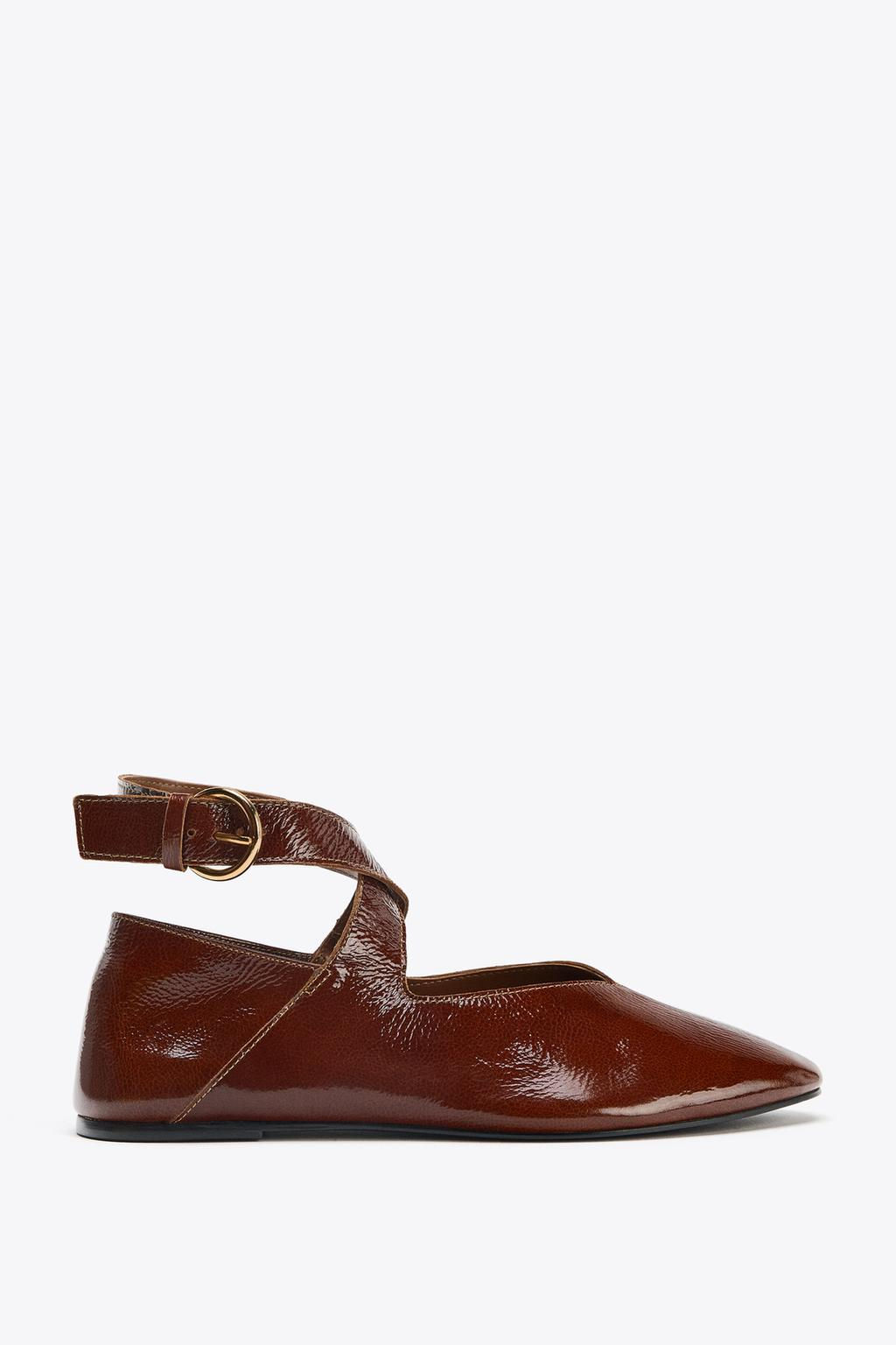 PATENT-EFFECT BALLET FLATS WITH BUCKLE