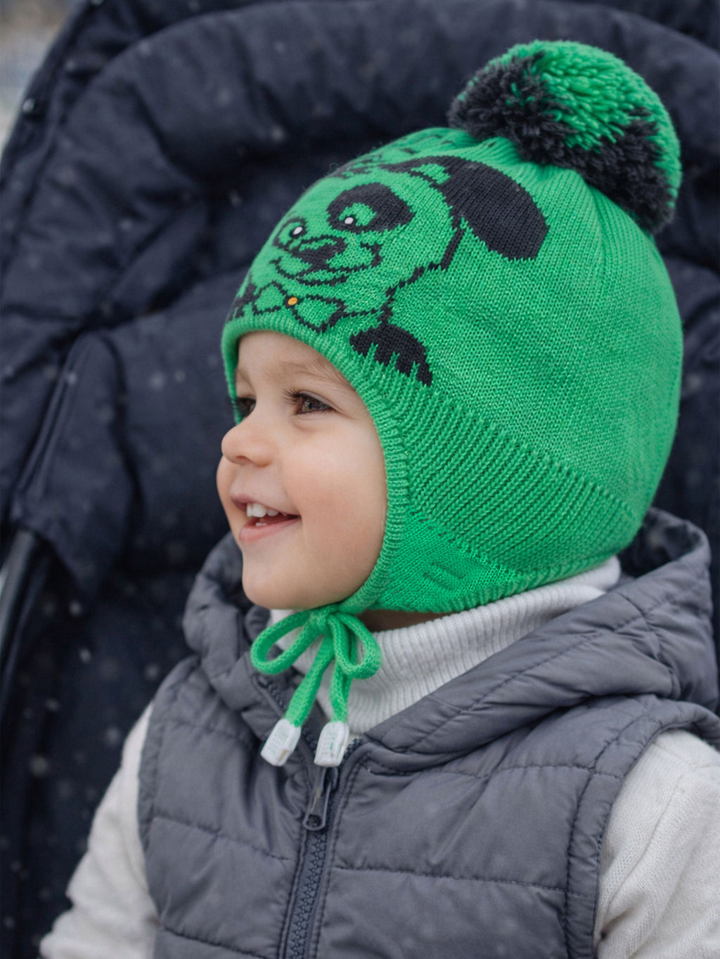 Шапка вязаная детская зеленая  "Собачка "