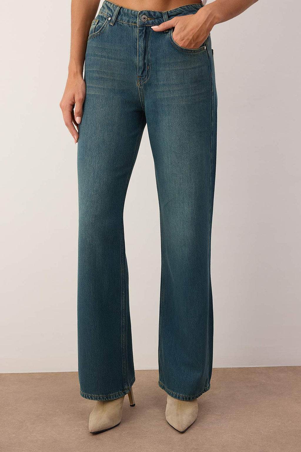 Koyu Mavi Yuksek Bel Dokumlu Liyosel Kar?s?ml? Wide Leg Jeans TWOAW26JE00247 - Trendyolmilla фото 3