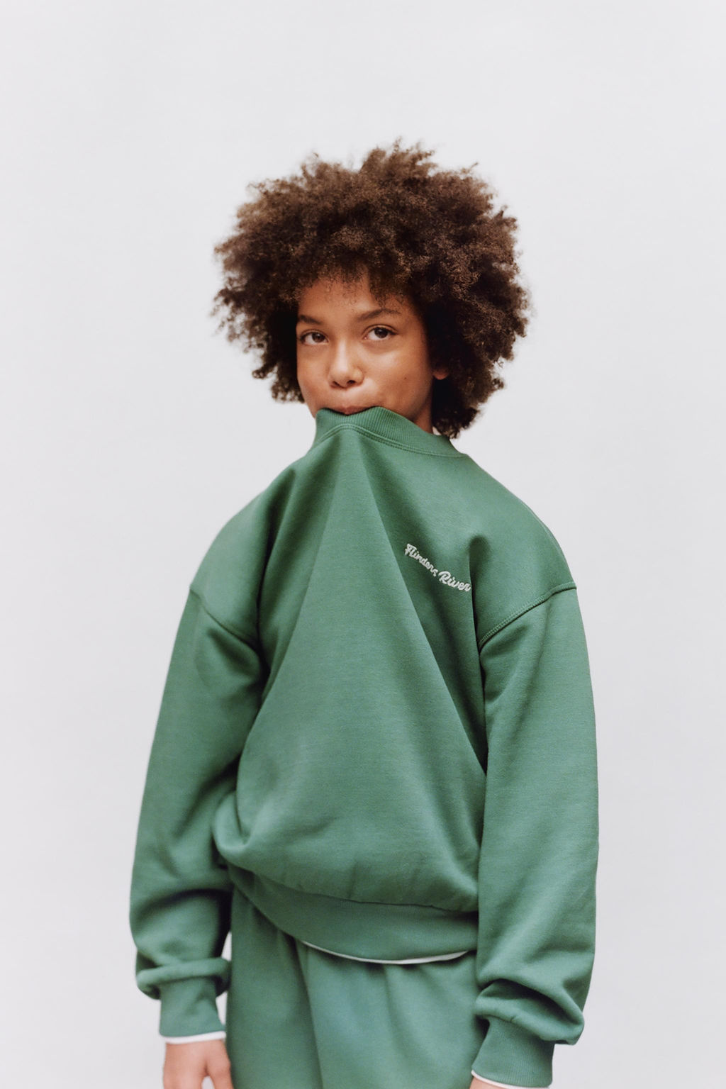 EMBROIDERED TEXT JOGGING SWEATSHIRT AND JOGGER SET - Zara фото 9