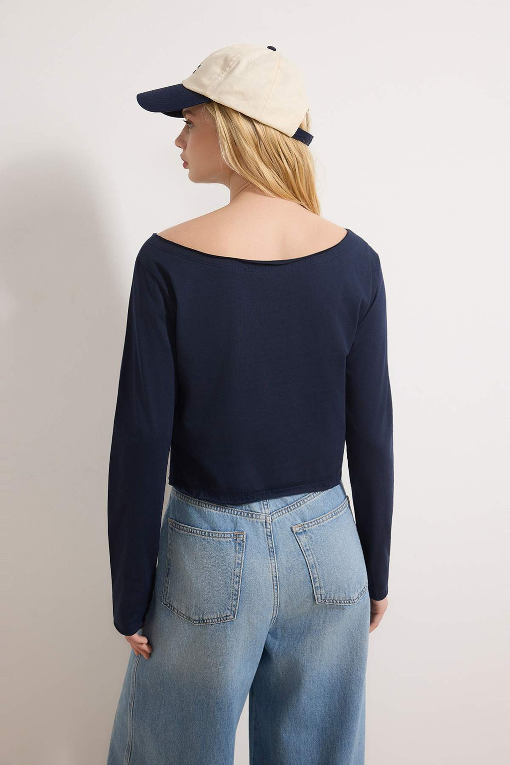 Teen Siyah-Beyaz %100 Pamuk Asimetrik Kay?k Yaka Relaxed/Rahat Kesim Orme T-Shirt TWOAW26TS00016 - Trendyolmilla фото 25