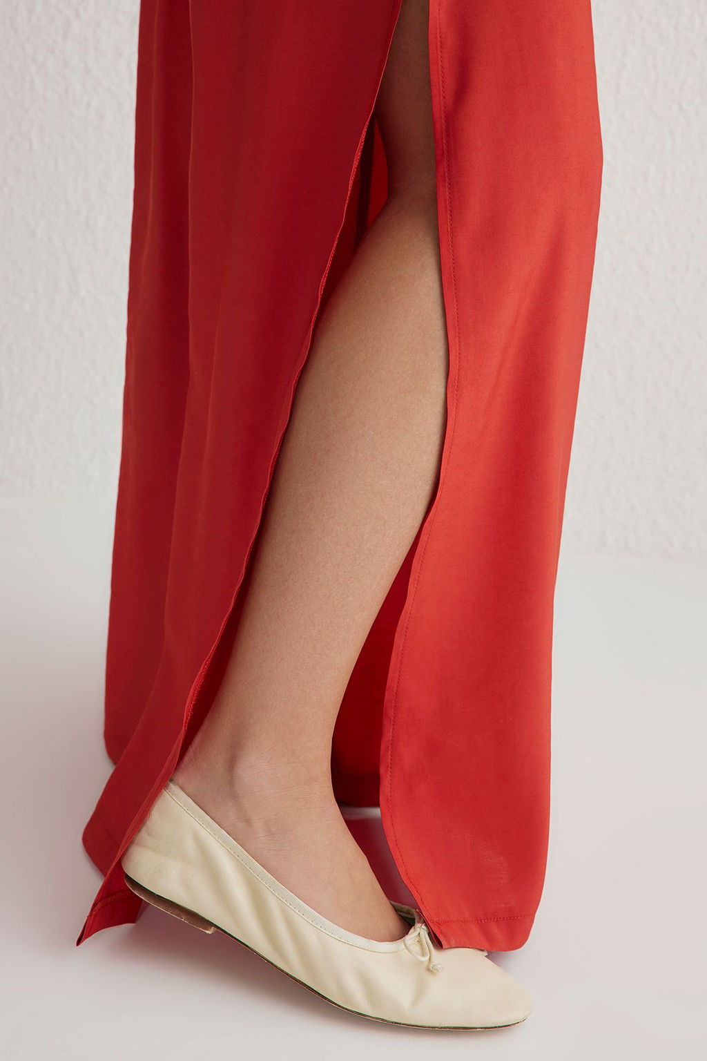 TRENDYOLMILLA K?rm?z? Modal Wide Leg / Genis Paca Yuksek Bel Y?rtmacl? Dokuma Pantolon TWOSS25PL00006  фото 4