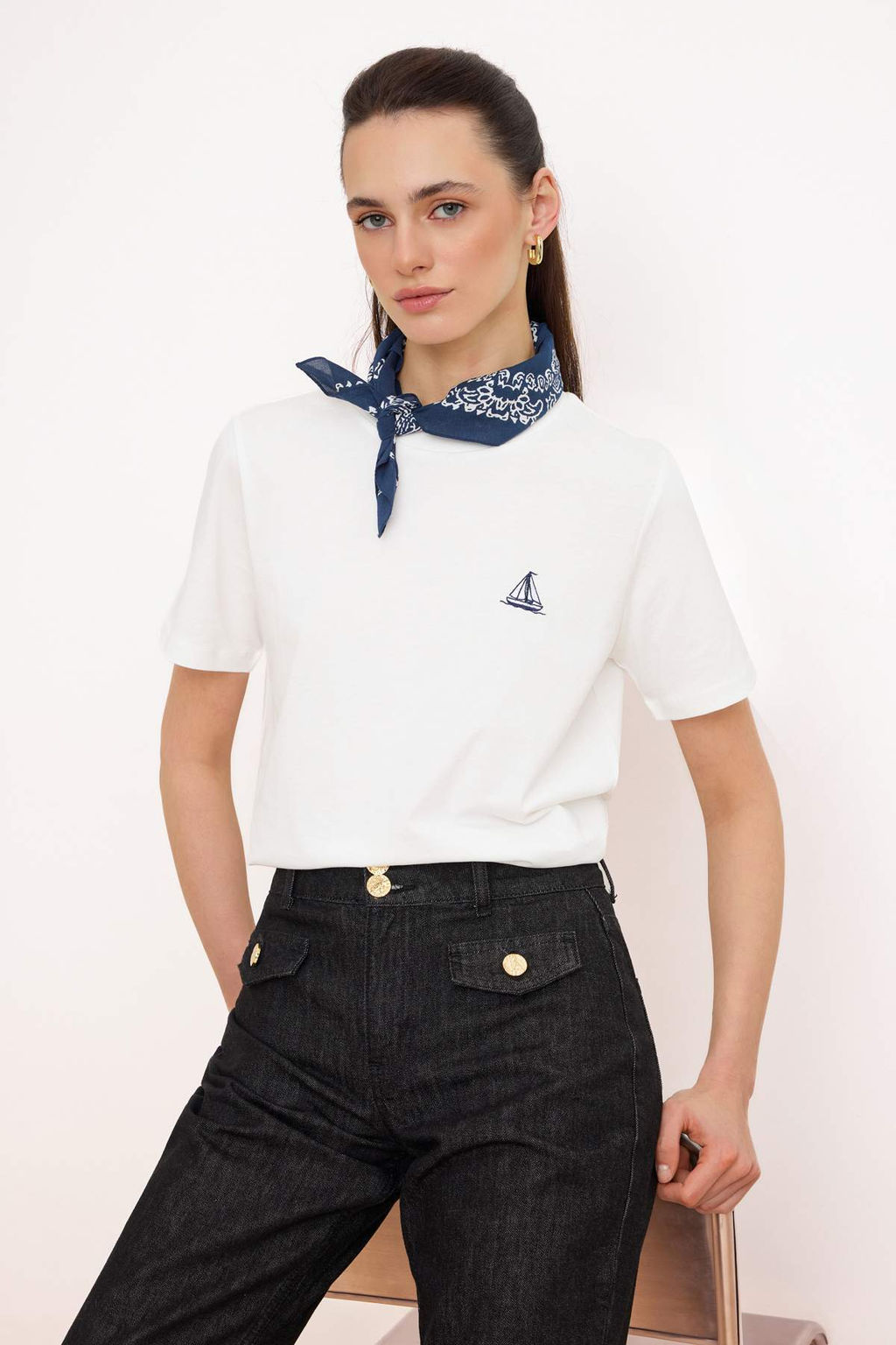 Ekru Nak?sl? / Islemeli Fitted/Vucuda Oturan K?sa Kollu Pamuk Ribana Orme T-Shirt TWOSS26TS00162