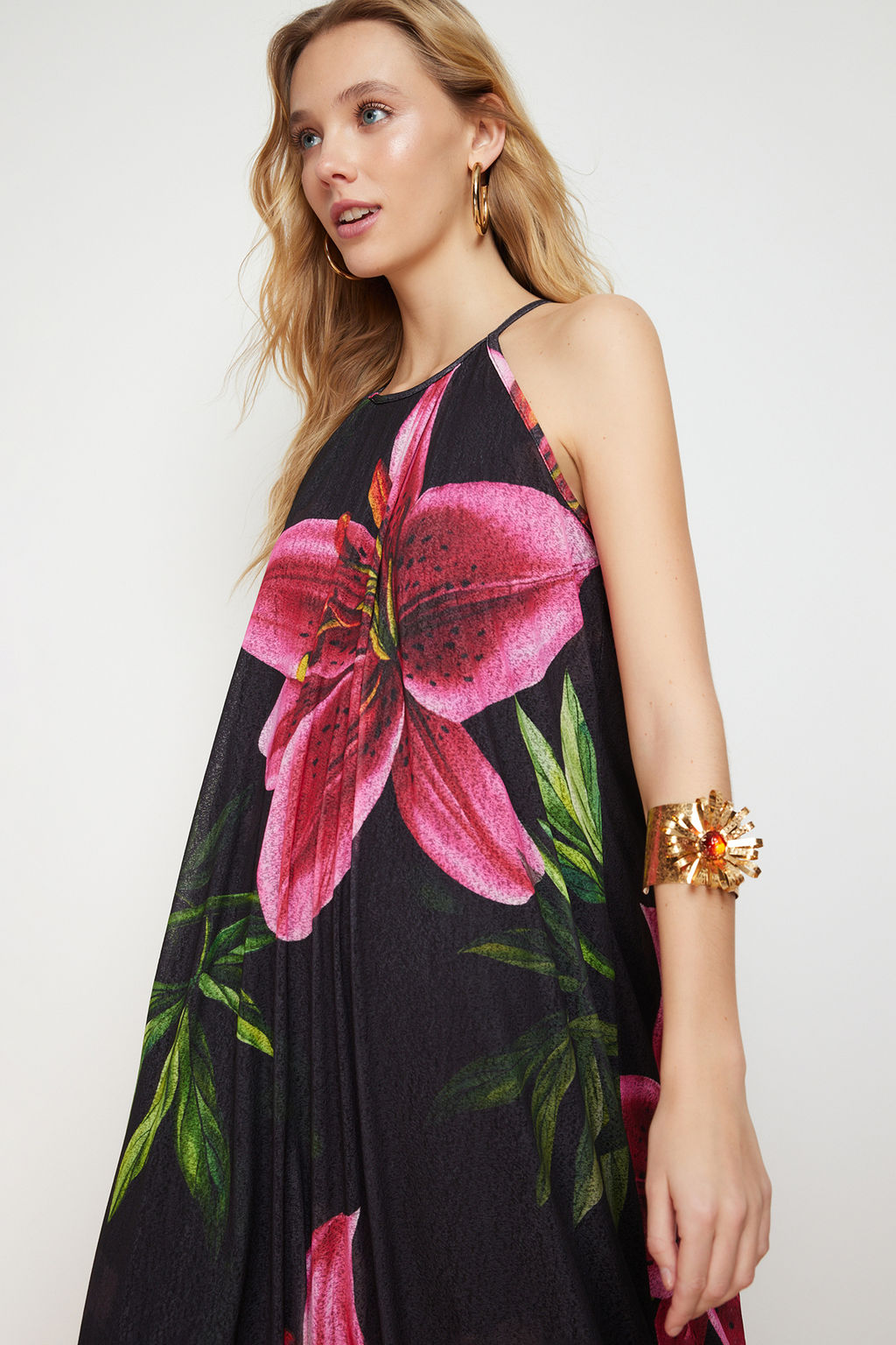 TRENDYOLMILLA Siyah Maxi Boy Boyundan Baglamal? Orme Esnek Maxi Elbise TWOSS23EL02372  фото 2