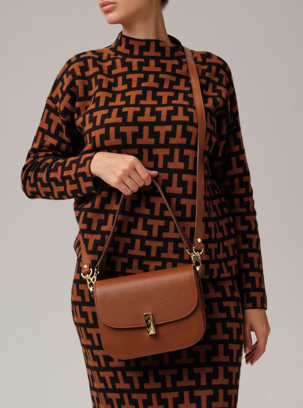 Сумка Deboro 31025 коричневый фундук