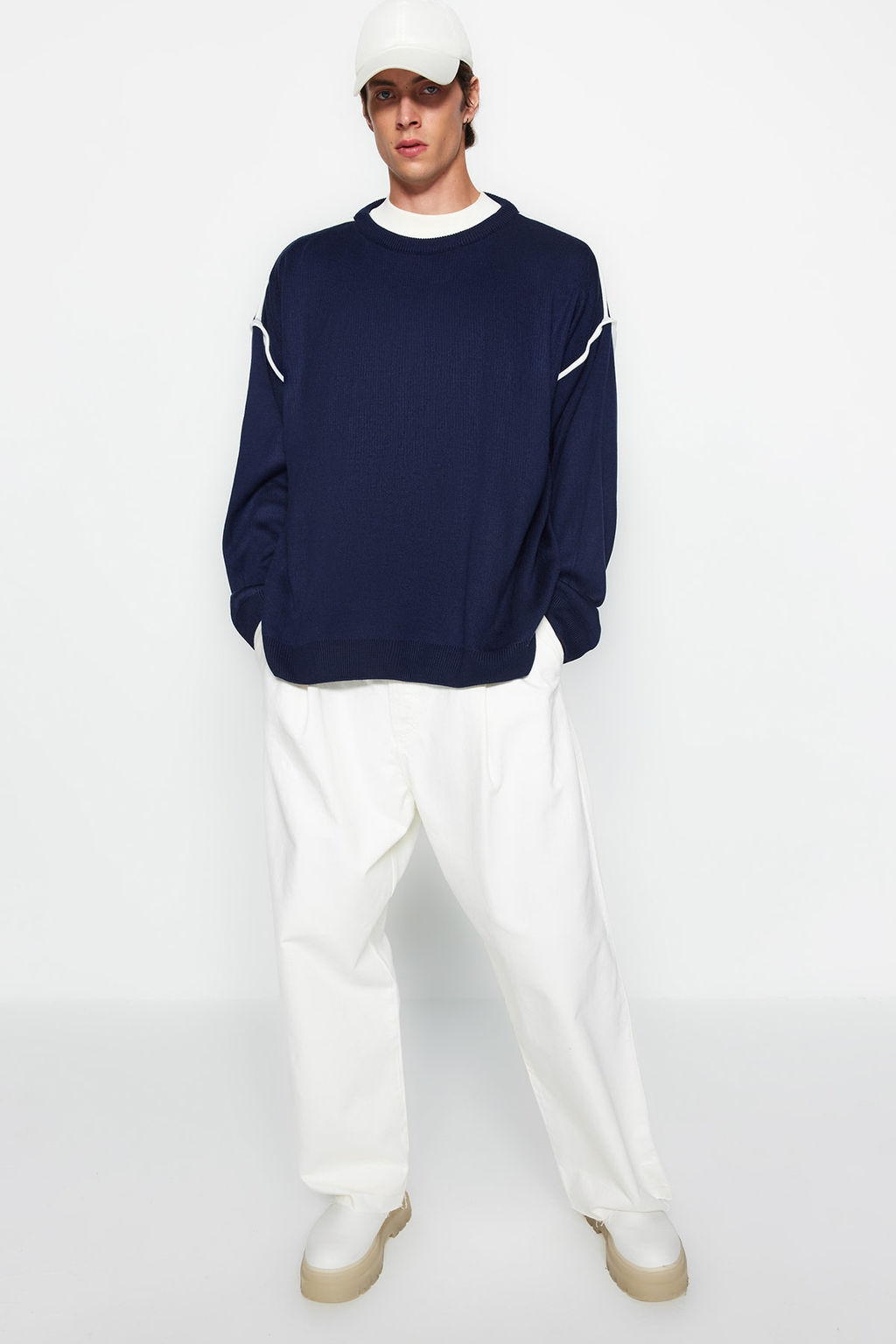TRENDYOL MAN Siyah Oversize Bisiklet Yaka Biye Detayl? Triko Kazak TMNAW22KZ0142 - Trendyolmilla фото 23