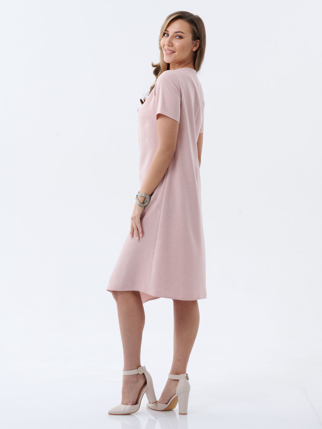 Платье с ассиметричной линией низа пудровое