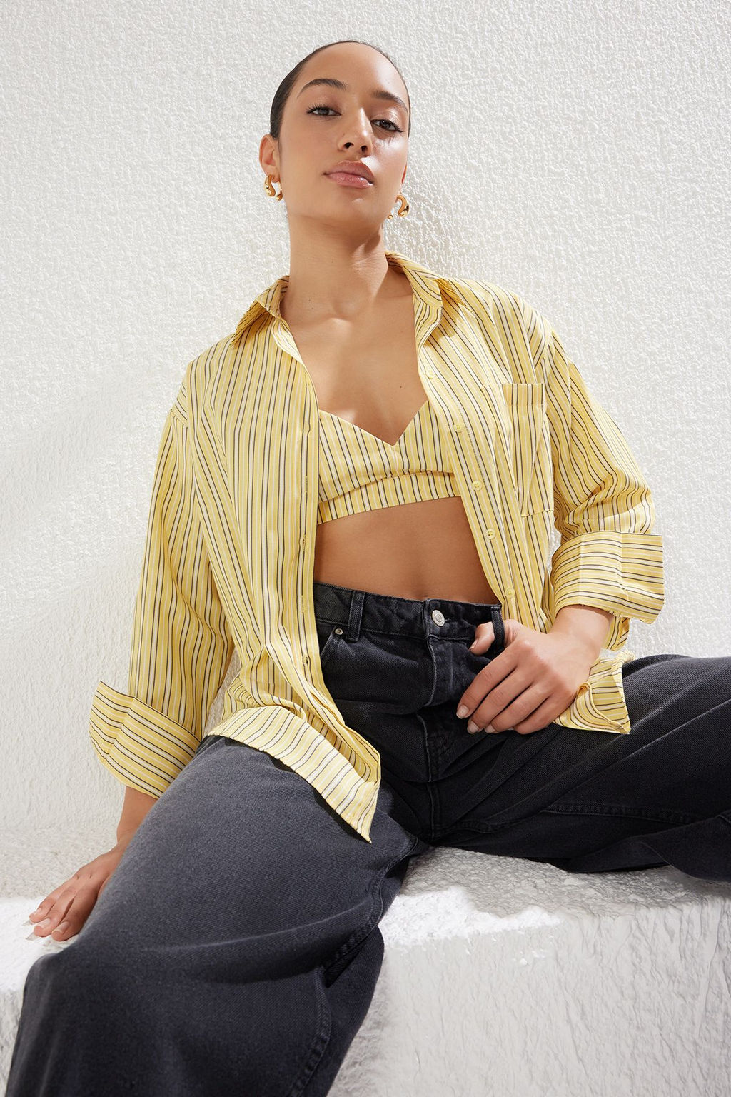 TRENDYOLMILLA Sar? Icinde Bustiyerli Cizgili Oversize Genis Kal?p Dokuma Gomlek TWOSS25GO00076  фото 4