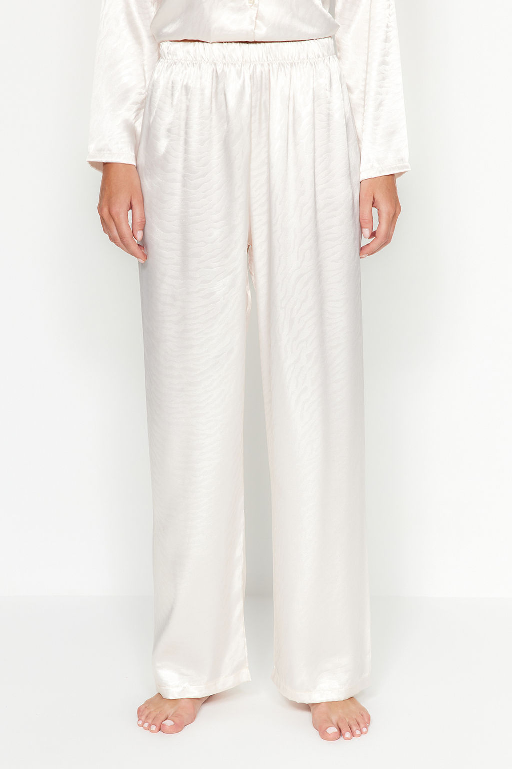 Beyaz Zebra Desenli Saten Dokuma Pijama Tak?m? THMAW24PT00001 - Trendyolmilla фото 6