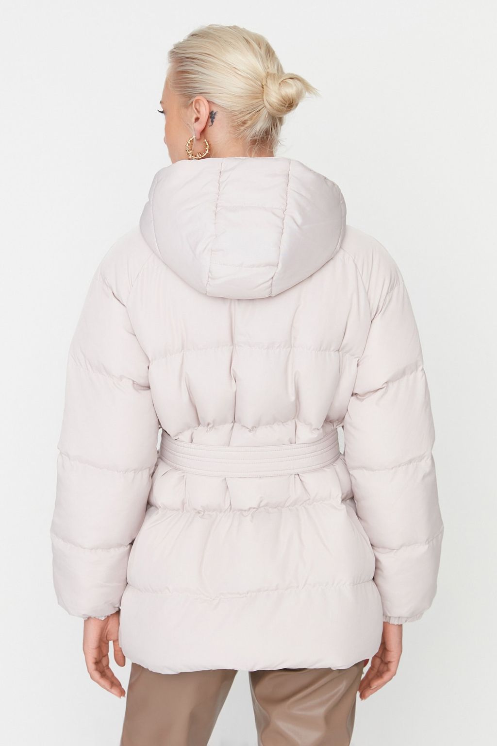 TRENDYOLMILLA Siyah Regular Kapusonlu Kemerli Su Itici Sisme Mont TWOAW23MO00188 фото 20