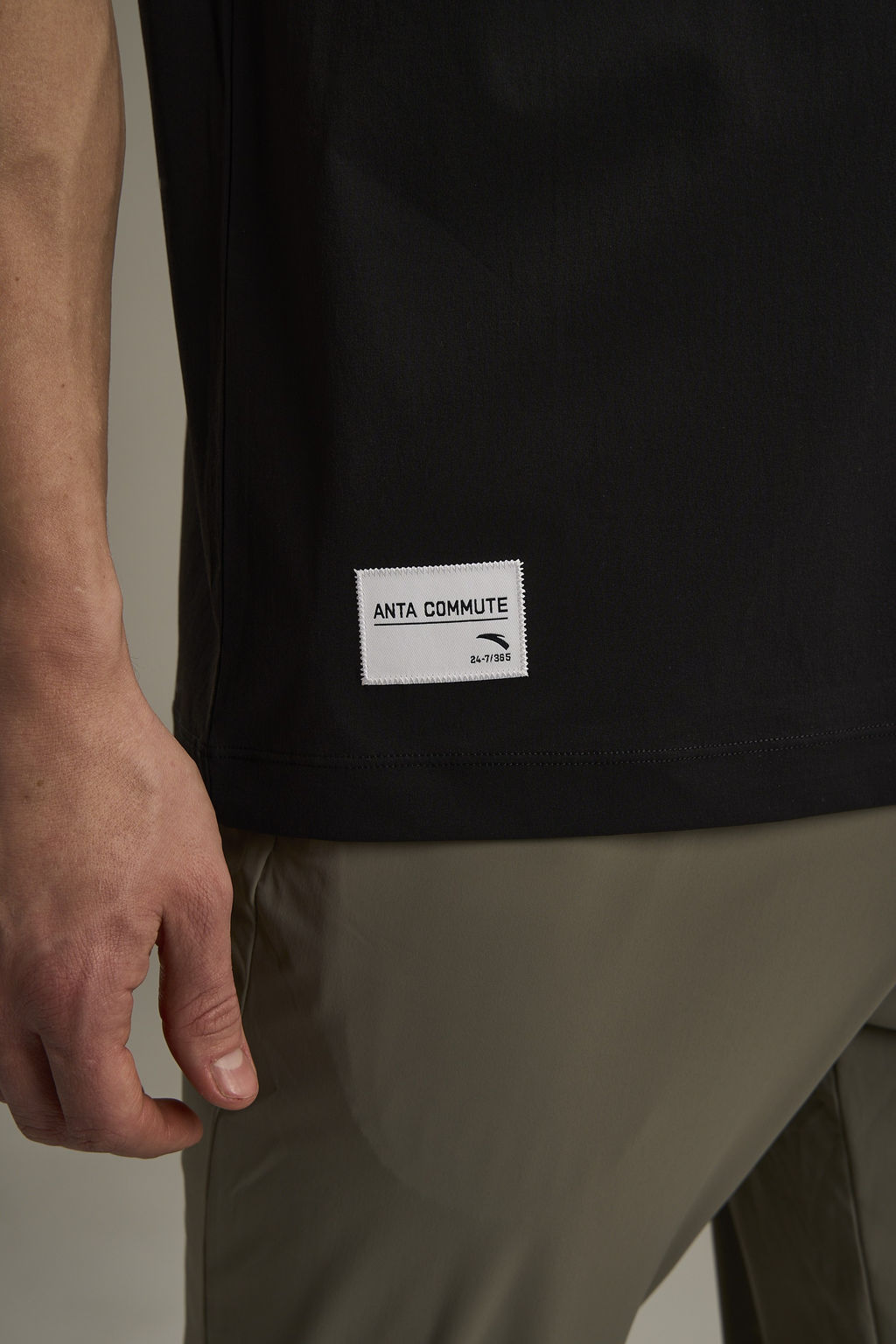 Футболка Черный COMMUTE SS Woven Tee