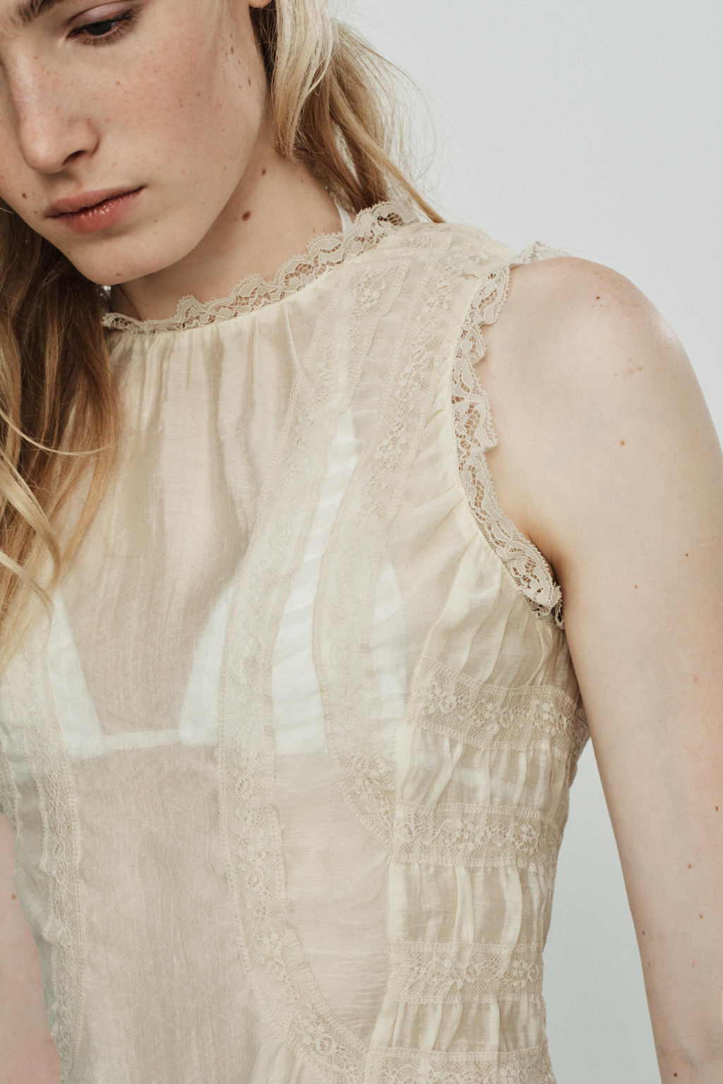 LACE SHIRT WITH COVERED BUTTONS - Zara фото 5