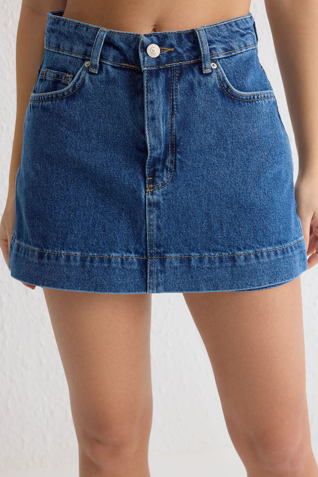 TRENDYOLMILLA Mavi Yuksek Bel Mini Denim Sort Etek TWOSS25SR00055