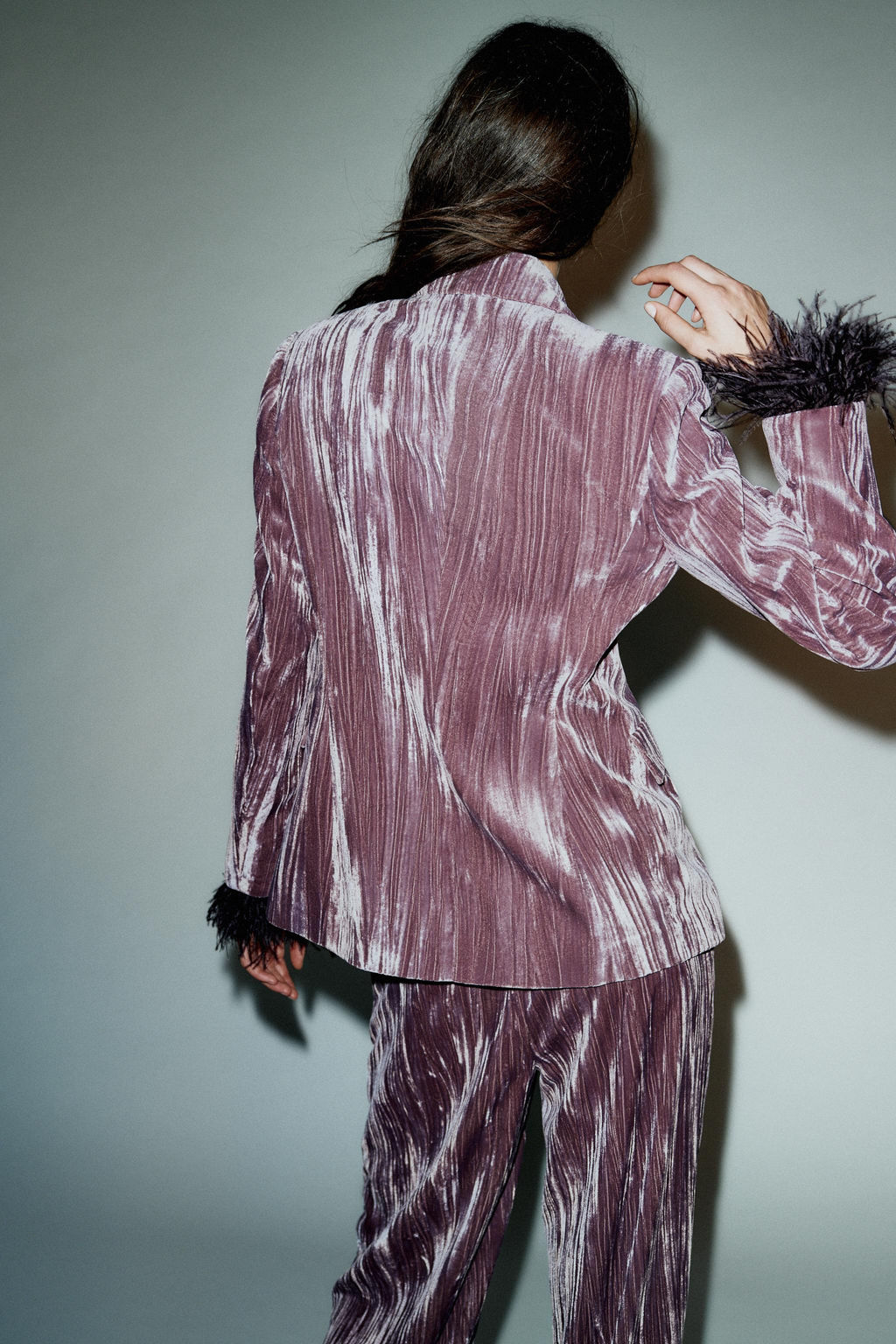 DOUBLE-BREASTED VELVET FEATHER BLAZER - Zara фото 5