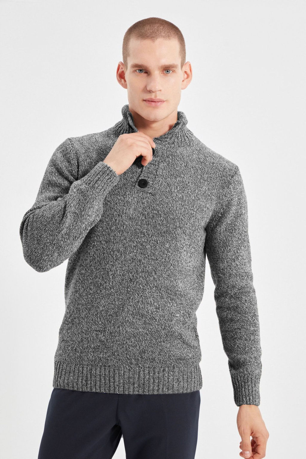 TRENDYOL MAN Vizon Casual Slim Fit Yunlu Yar?m Bal?kc? Dugmeli Triko Kazak TMNAW21KZ0394