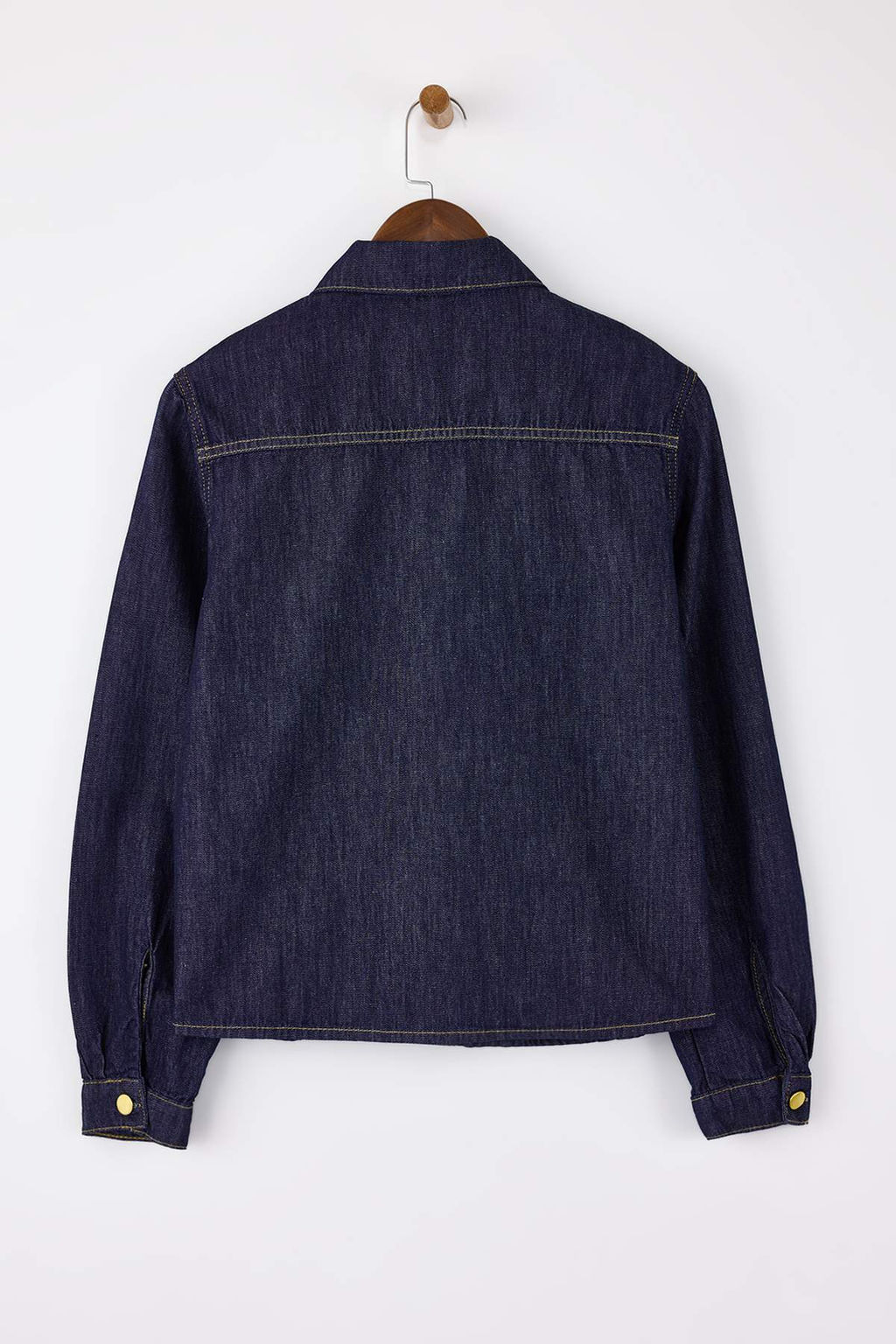 Koyu Mavi Dugme Detayl? Basic 100% Pamuk Denim Gomlek TWOSS26GO00004 - Trendyolmilla фото 2