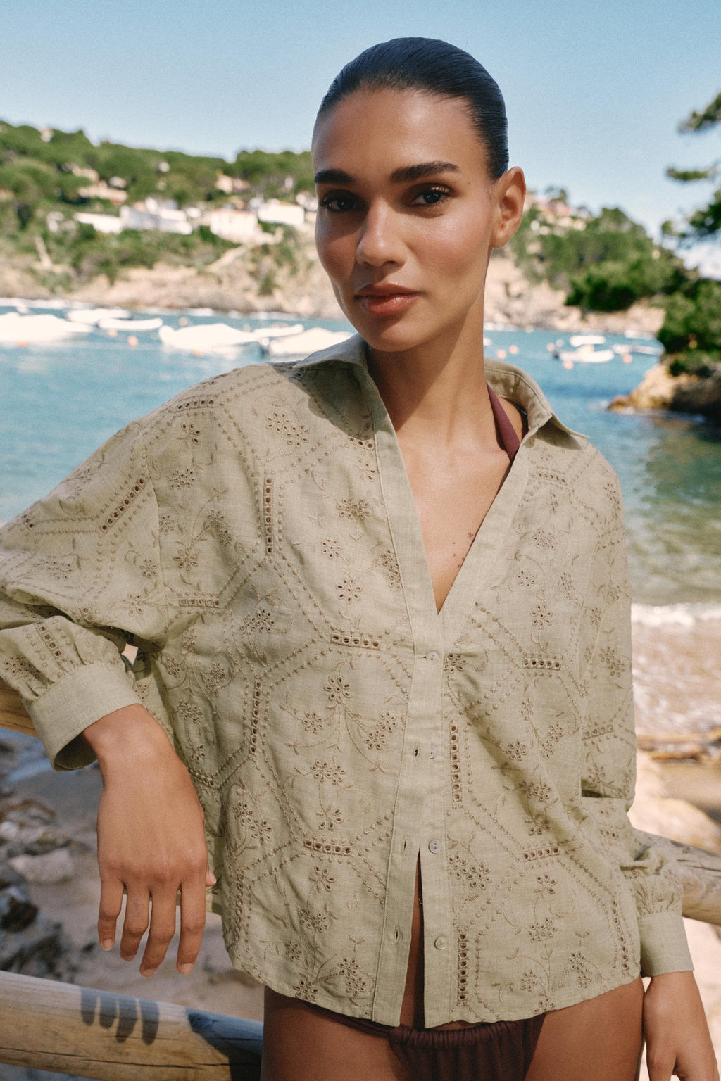 CAMISA BORDADOS PERFORADOS / Khaki claro