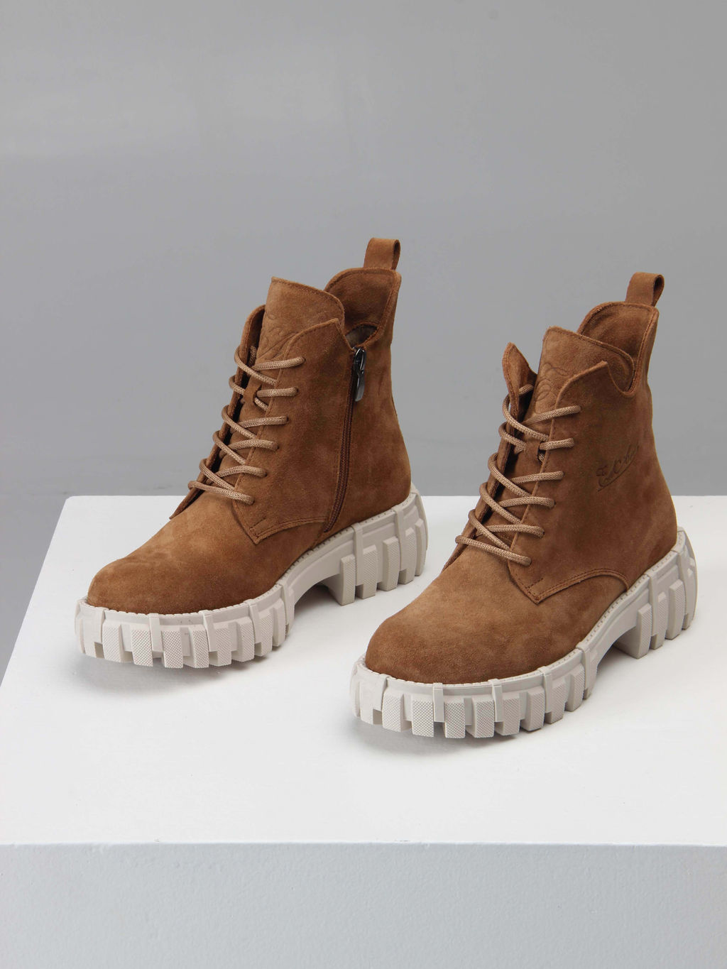 Ботинки 228.V.466be. светло-коричневый замша/Байка