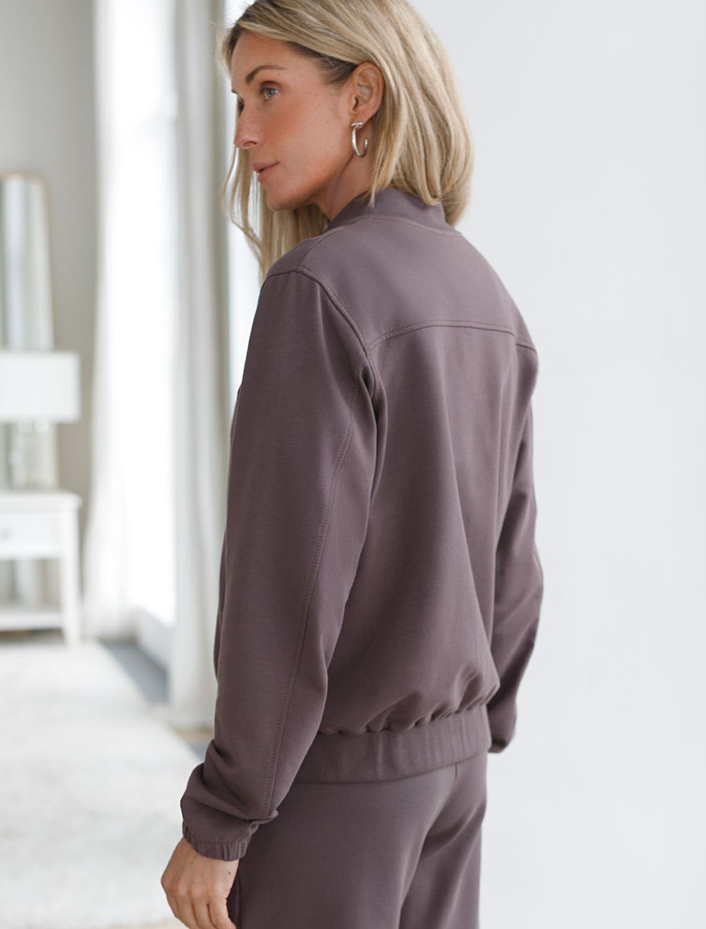 D49.015 Джемпер женский кофейный