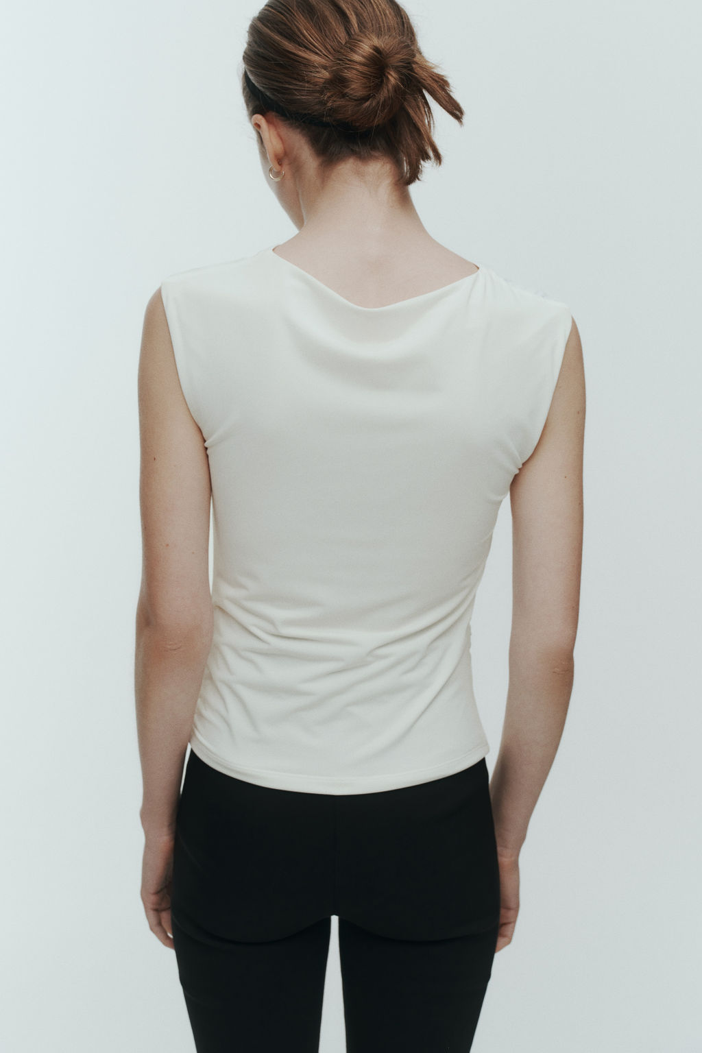 Top drapeado con escote barco - H&m фото 6