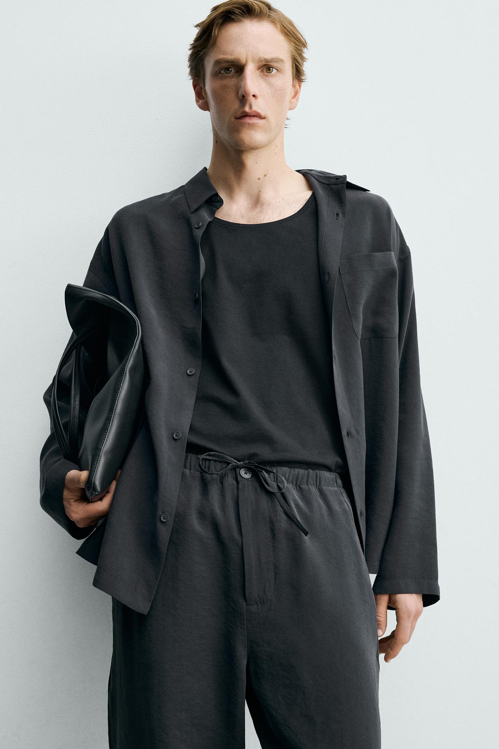 Рубашка CAMISA FLUIDA SOFT черная